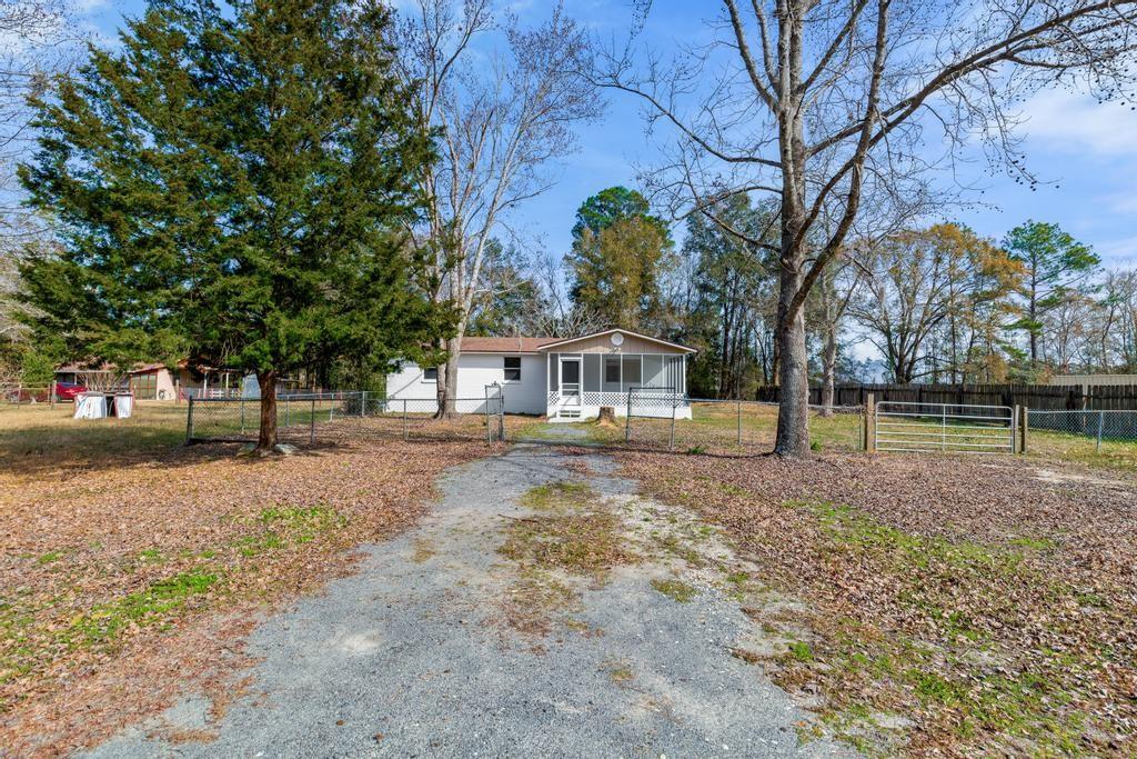 Charles St, Callahan, FL 32011