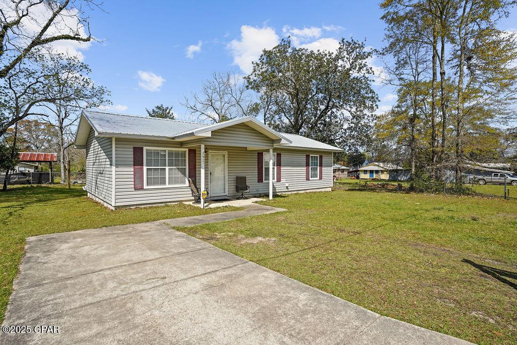 2nd St, Chipley, FL 32428