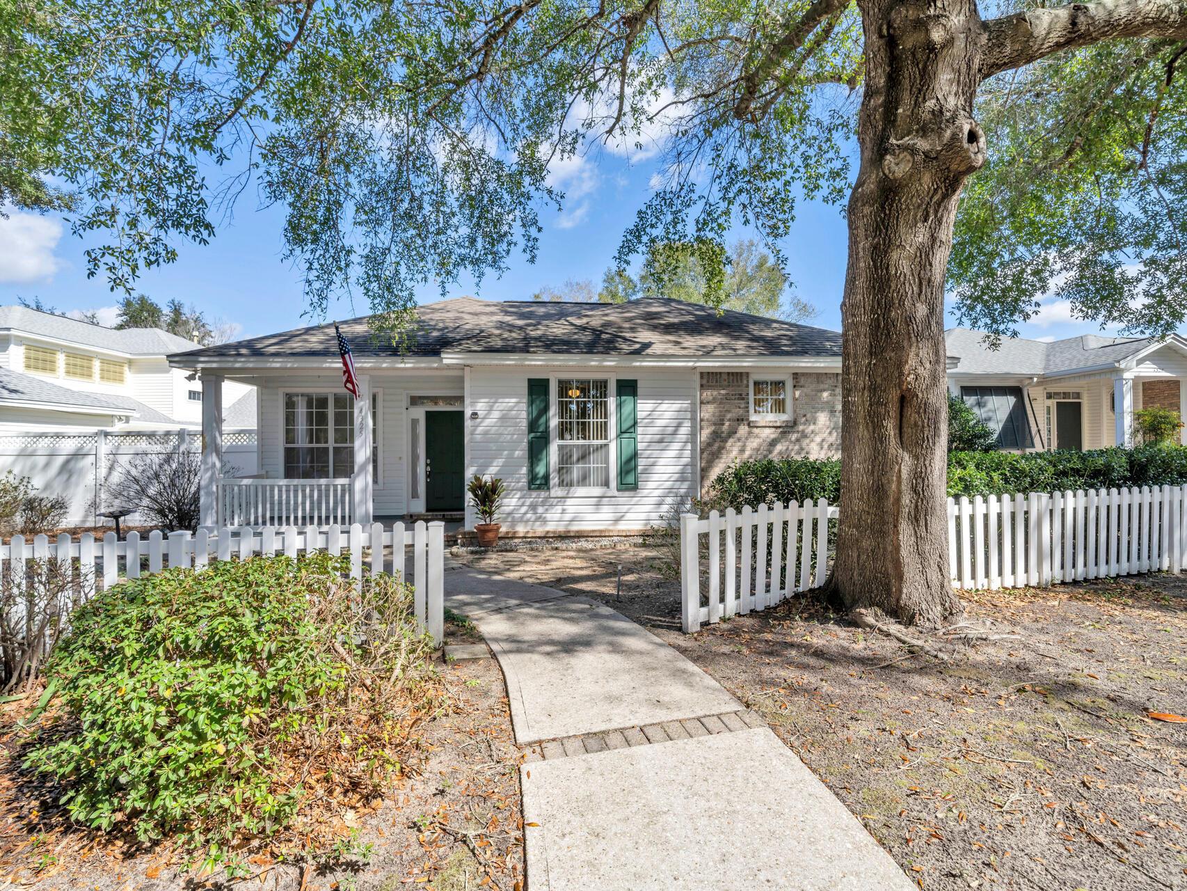 American Poets Dr, Niceville, FL 32578