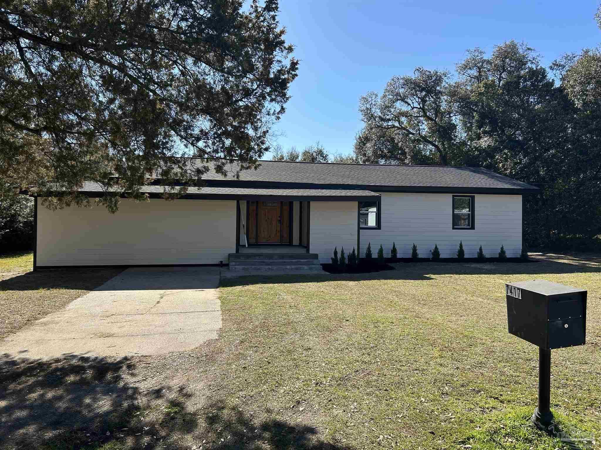 Cora Ln, Pensacola, FL 32505