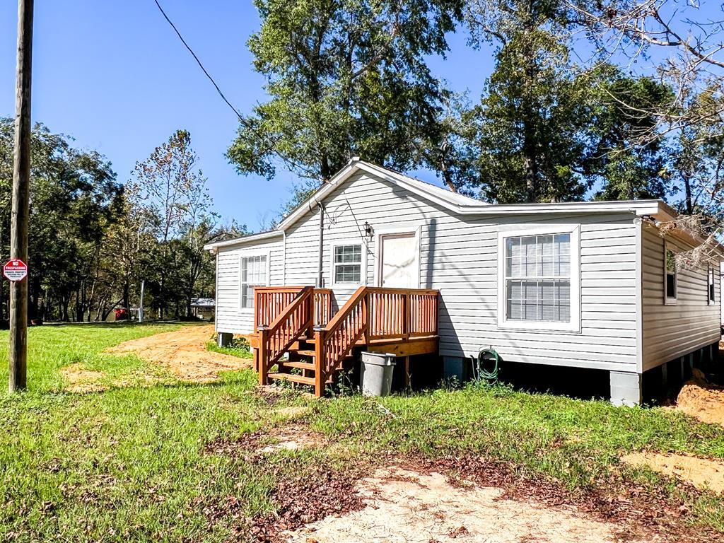 Byrd Parker Dr, Wewahitchka, FL 32465