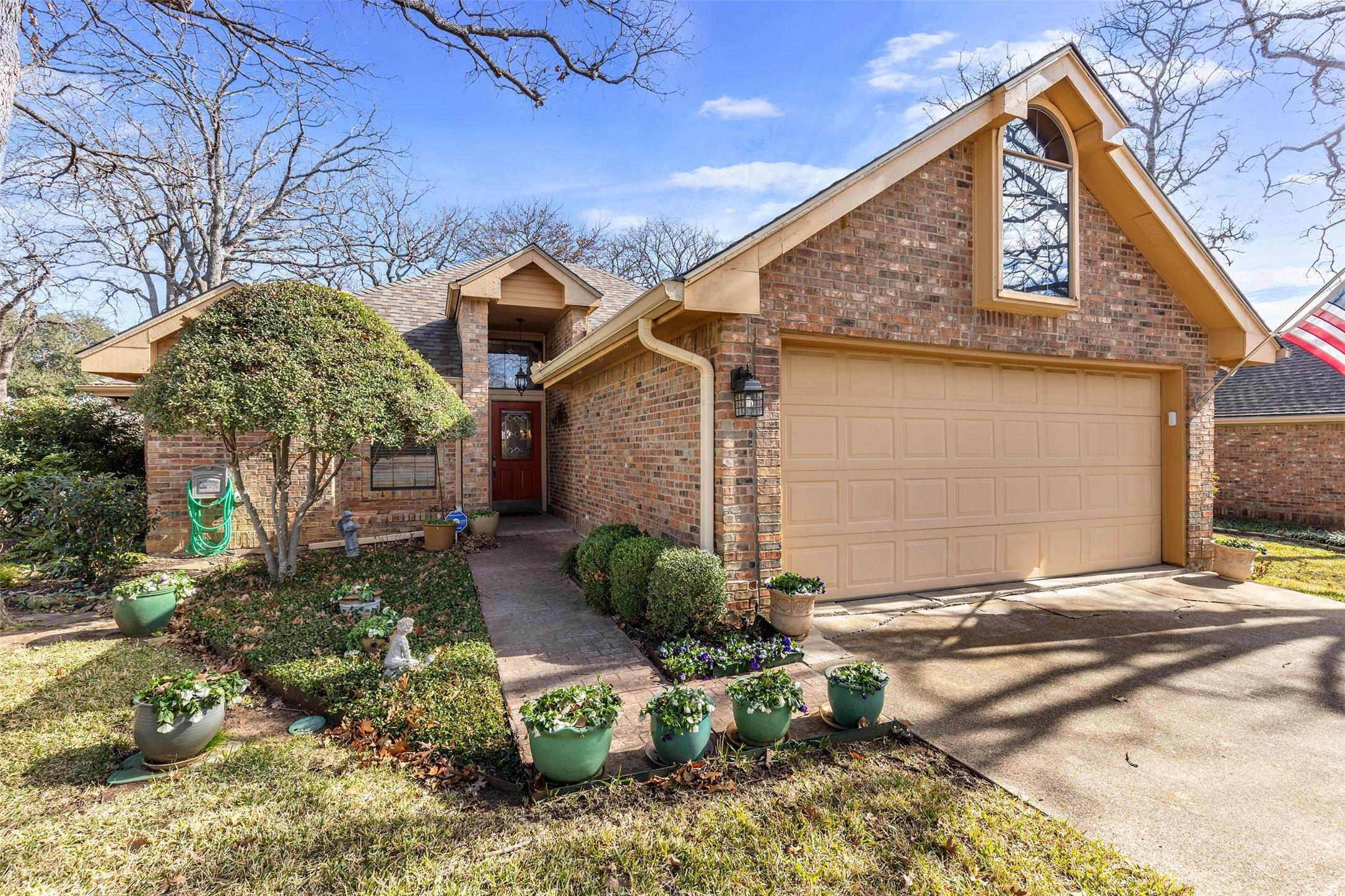Silver Oak Ln, Arlington, TX 76017