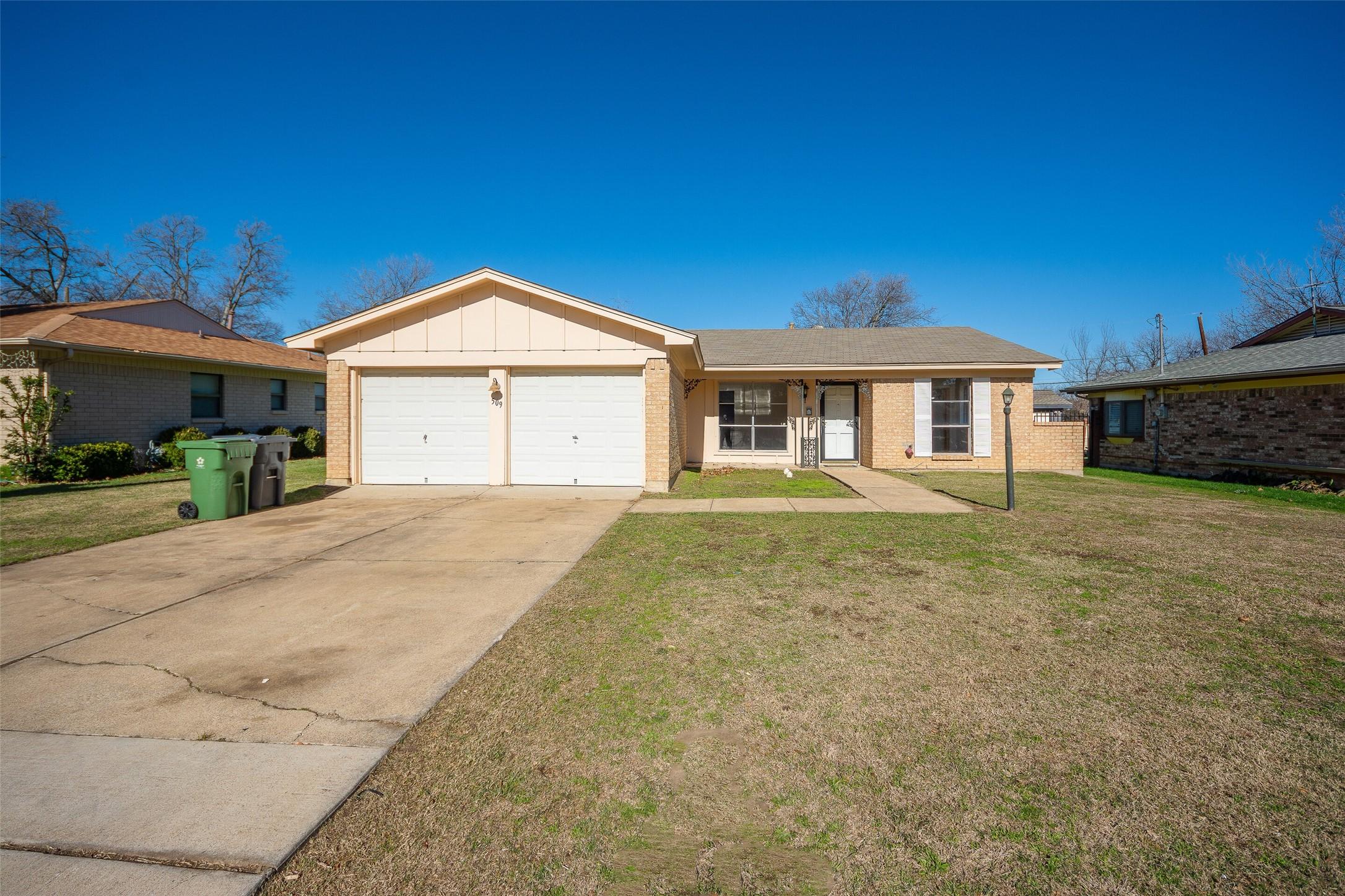 Southmoor Dr, Arlington, TX 76010