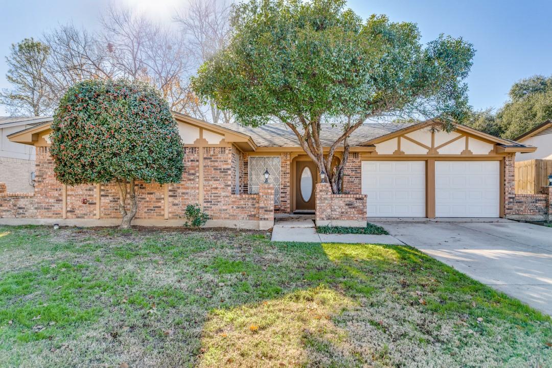 Vineyard Dr, Arlington, TX 76015