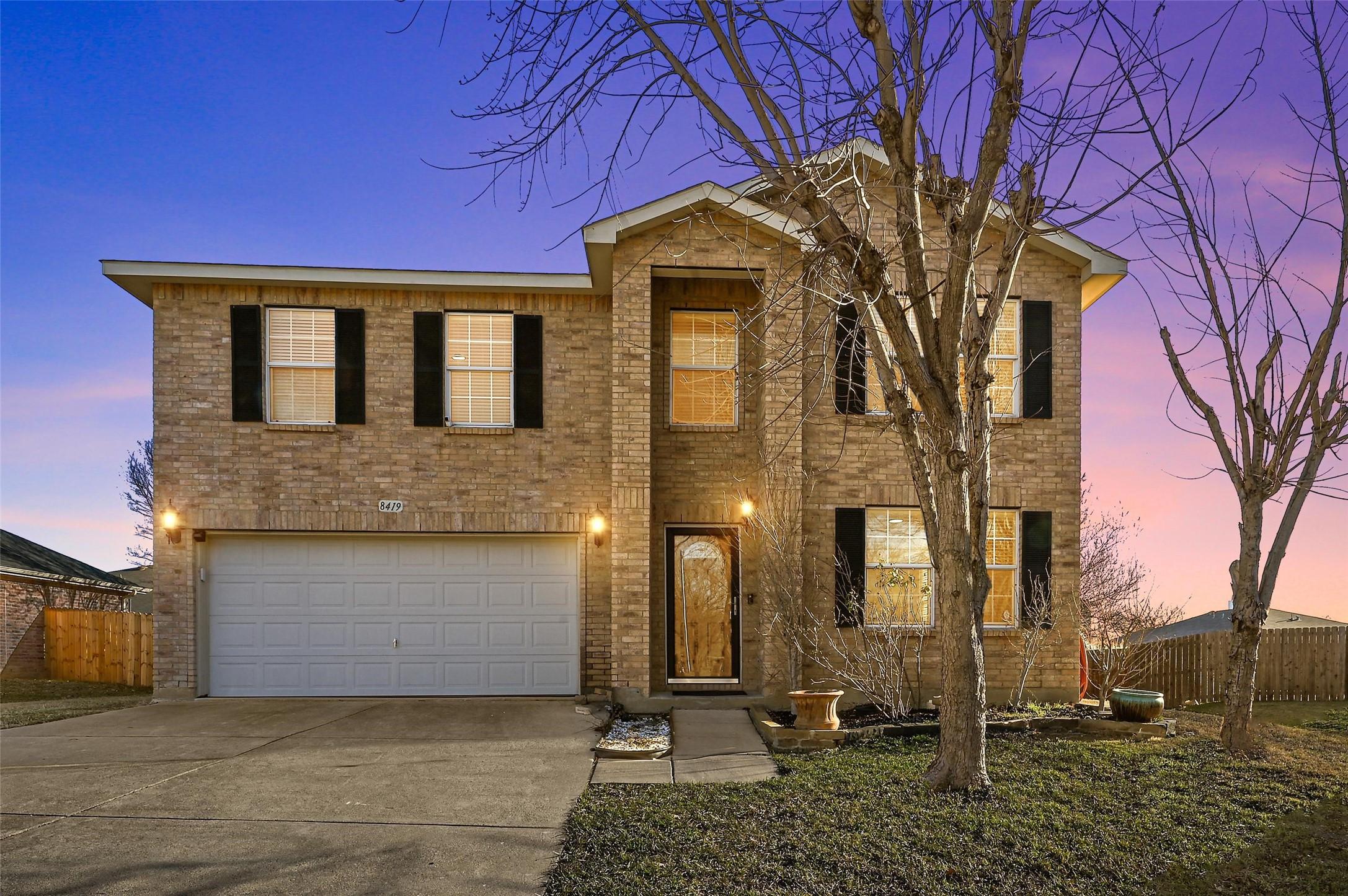 Shining Waters Ln, Arlington, TX 76002