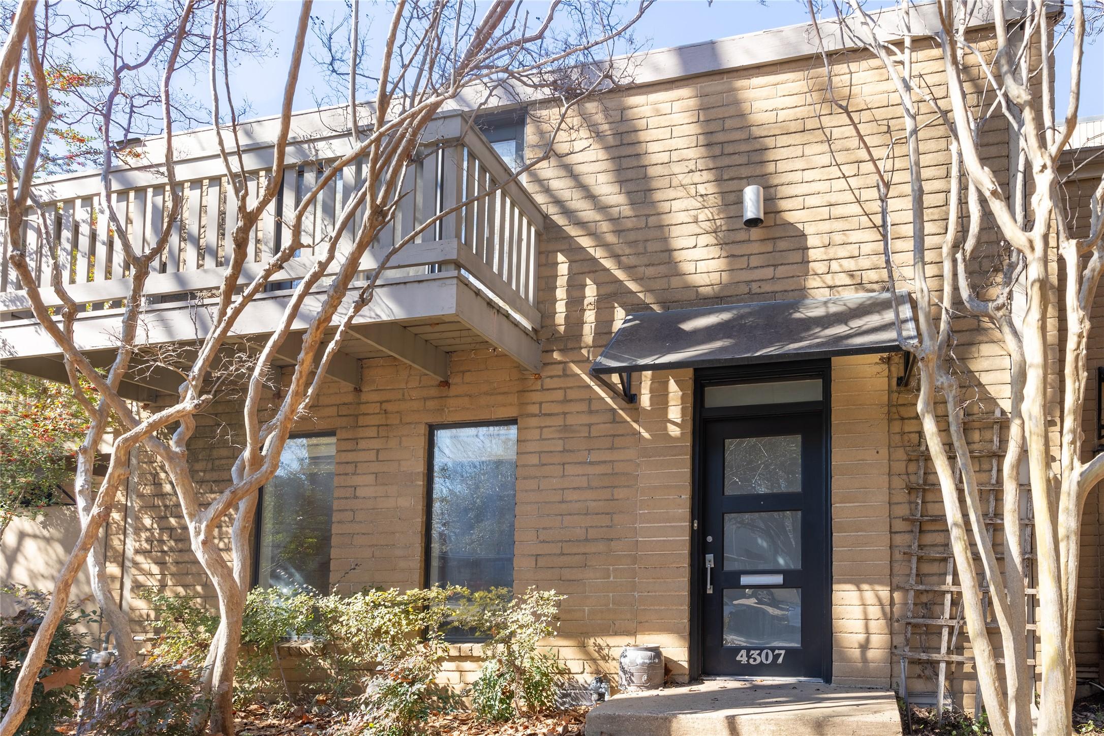 Travis St, Dallas, TX 75205