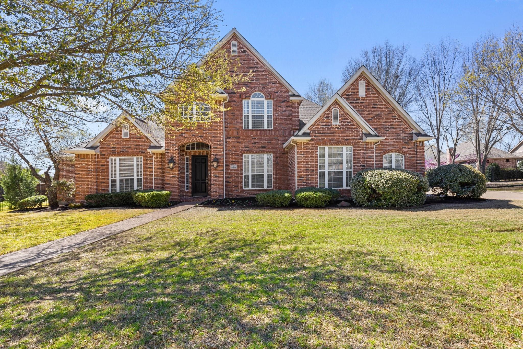 Stonebury Dr, Southlake, TX 76092
