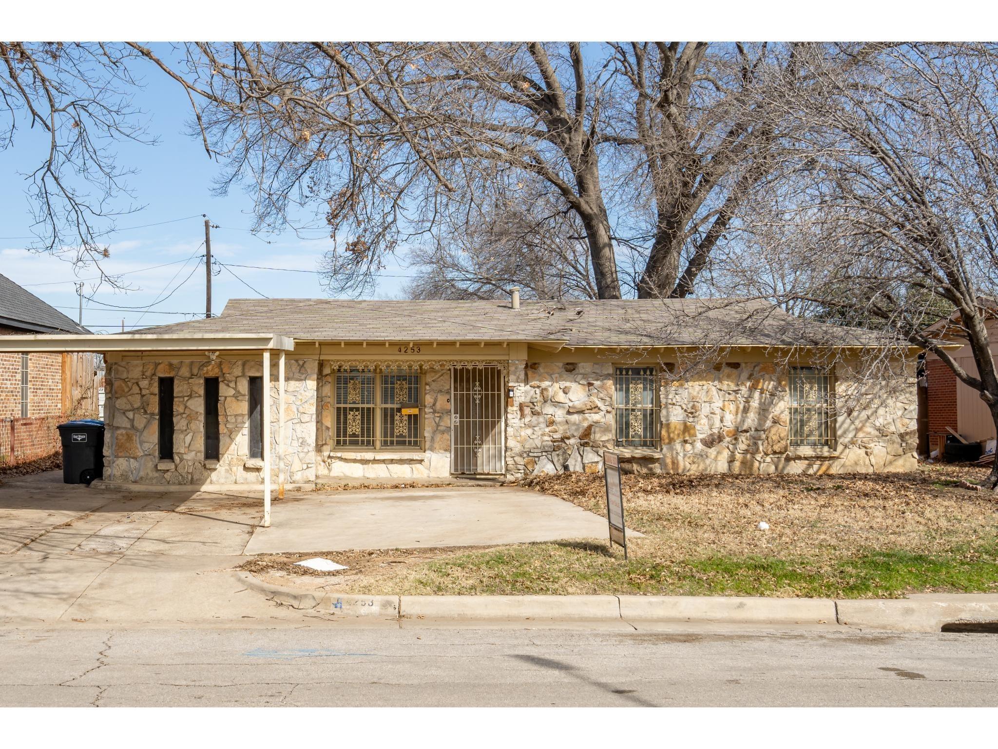 Killian St, Fort Worth, TX 76119
