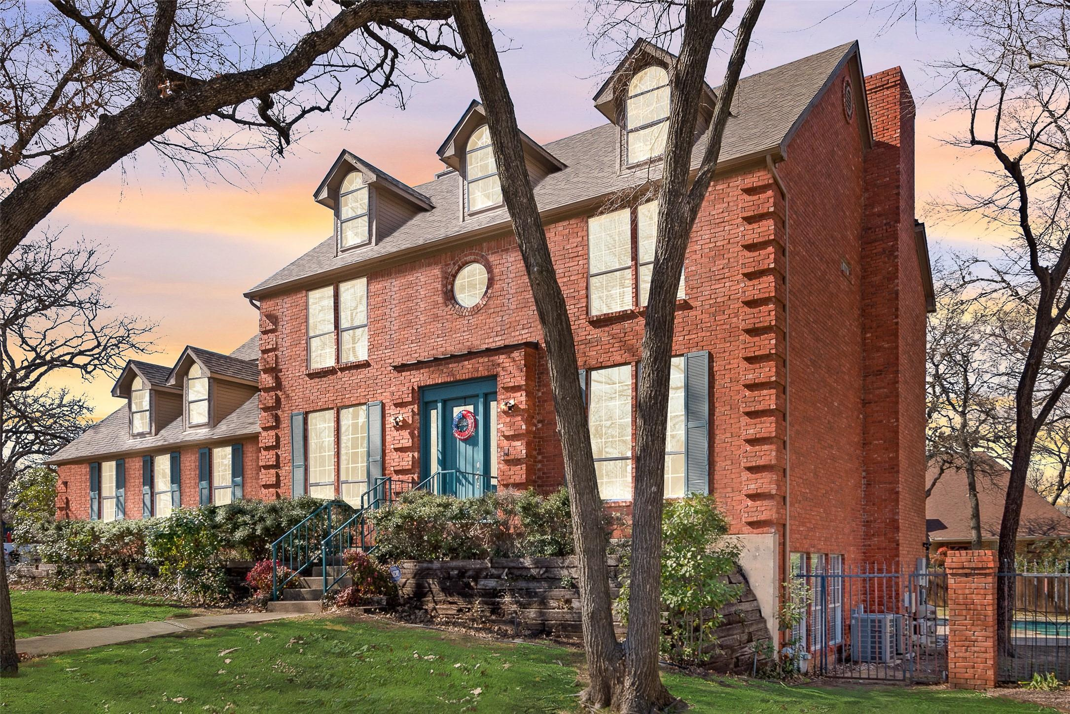 Hollyhill Ln, Denton, TX 76205