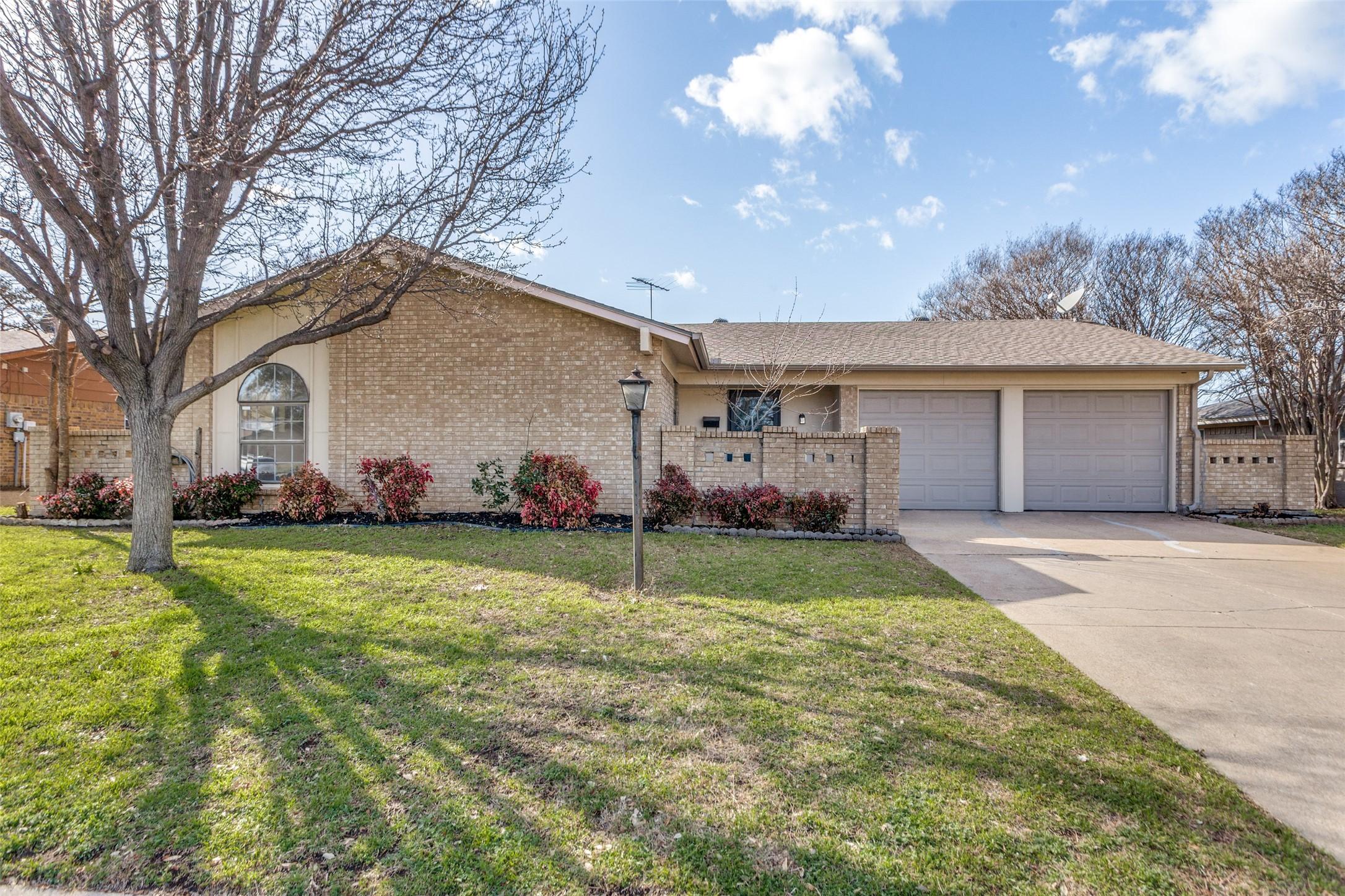 Lawndale Dr, Fort Worth, TX 76134