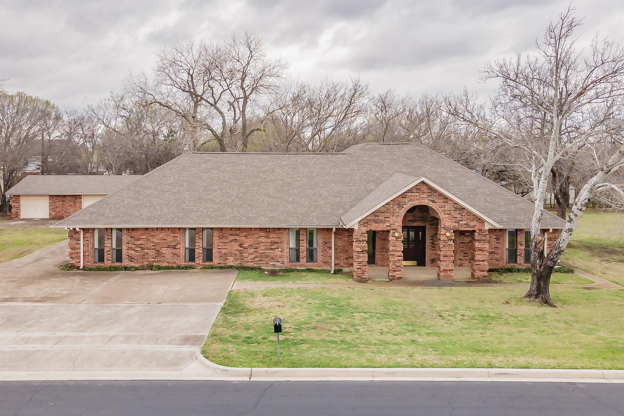 Linda Dr, Watauga, TX 76148