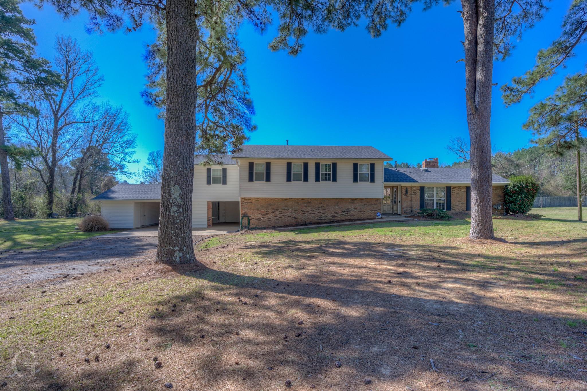 Burney St, Coushatta, LA 71019