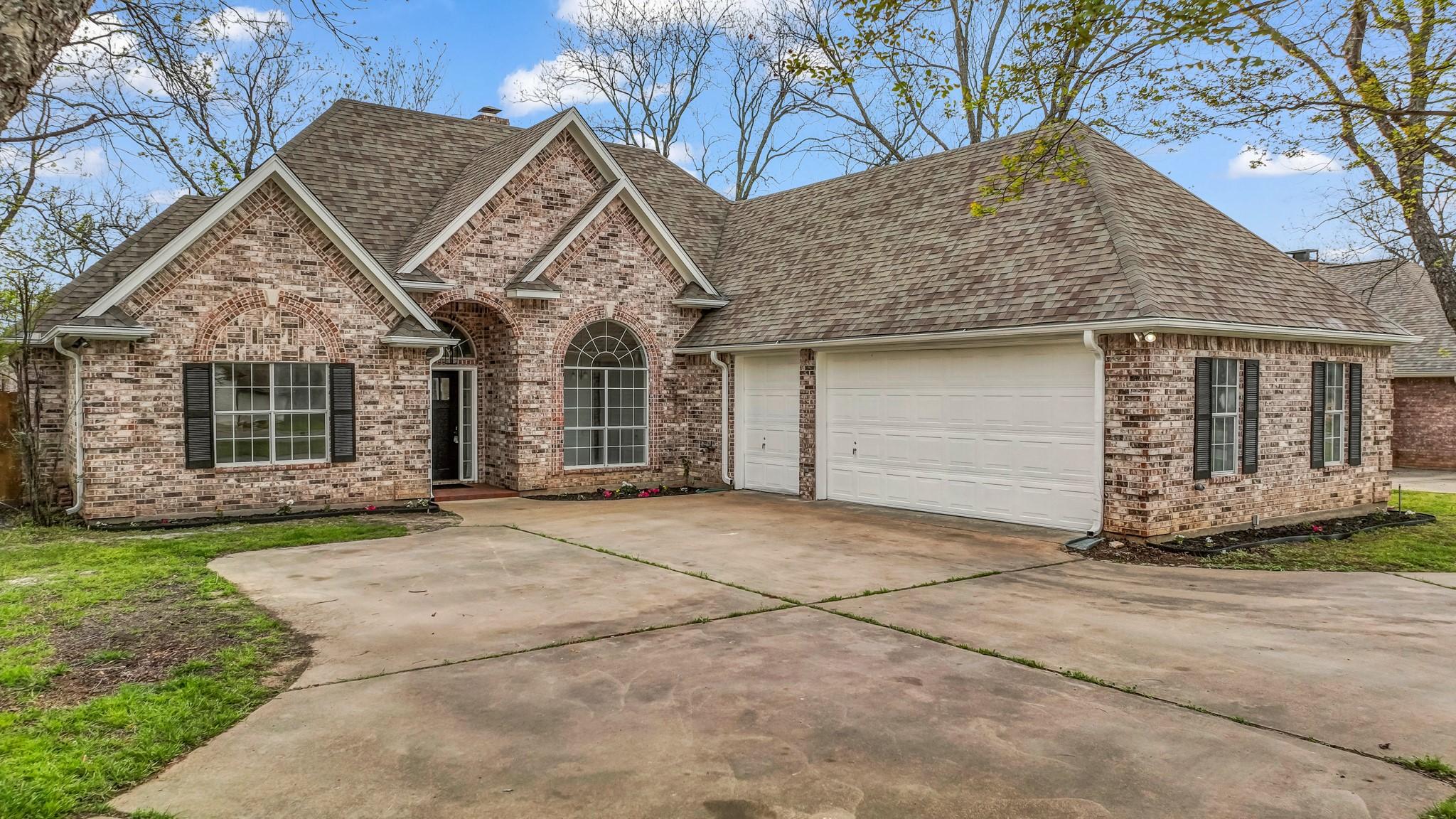 Ellerslie Cir, Granbury, TX 76049
