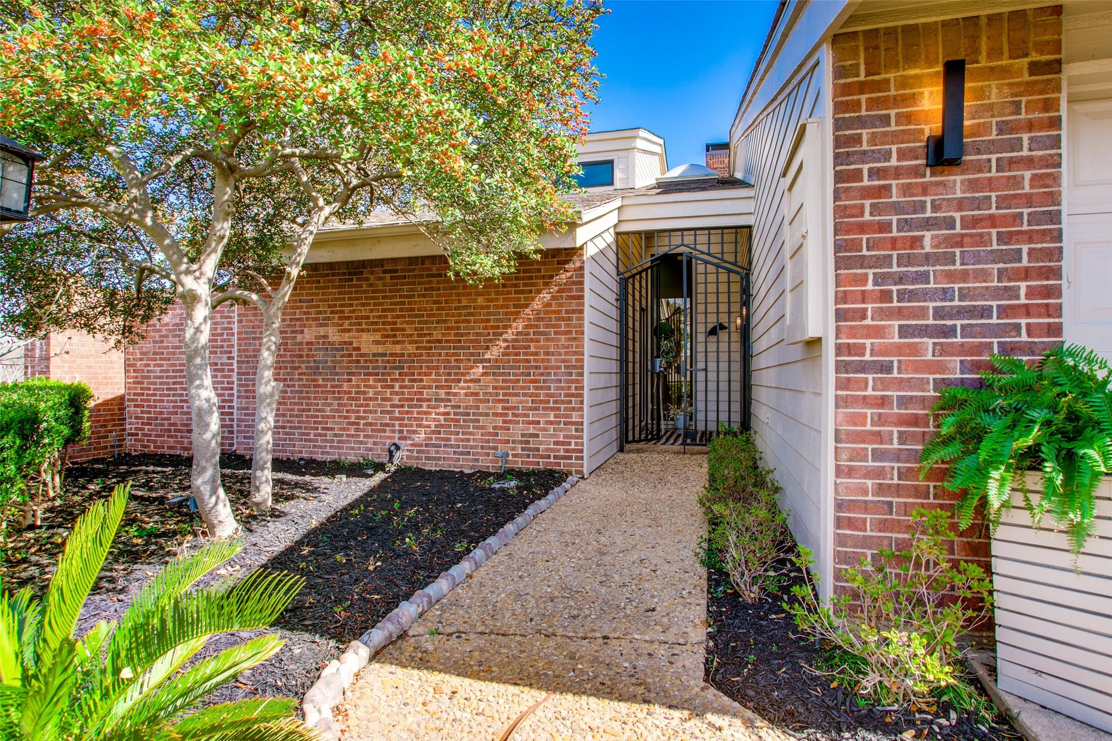 High Oaks Cir, Dallas, TX 75231