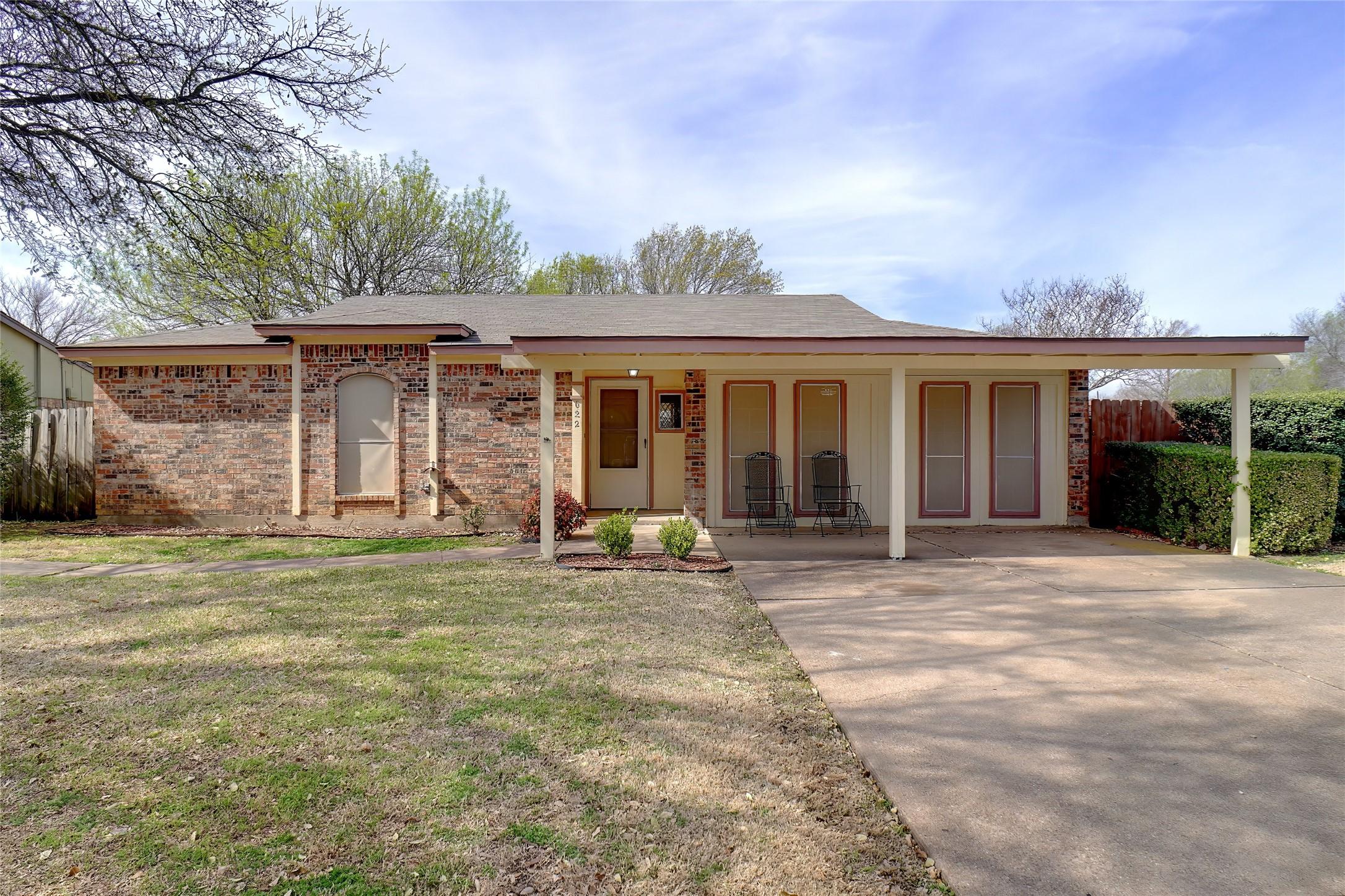 S Walnut Creek Dr, Mansfield, TX 76063