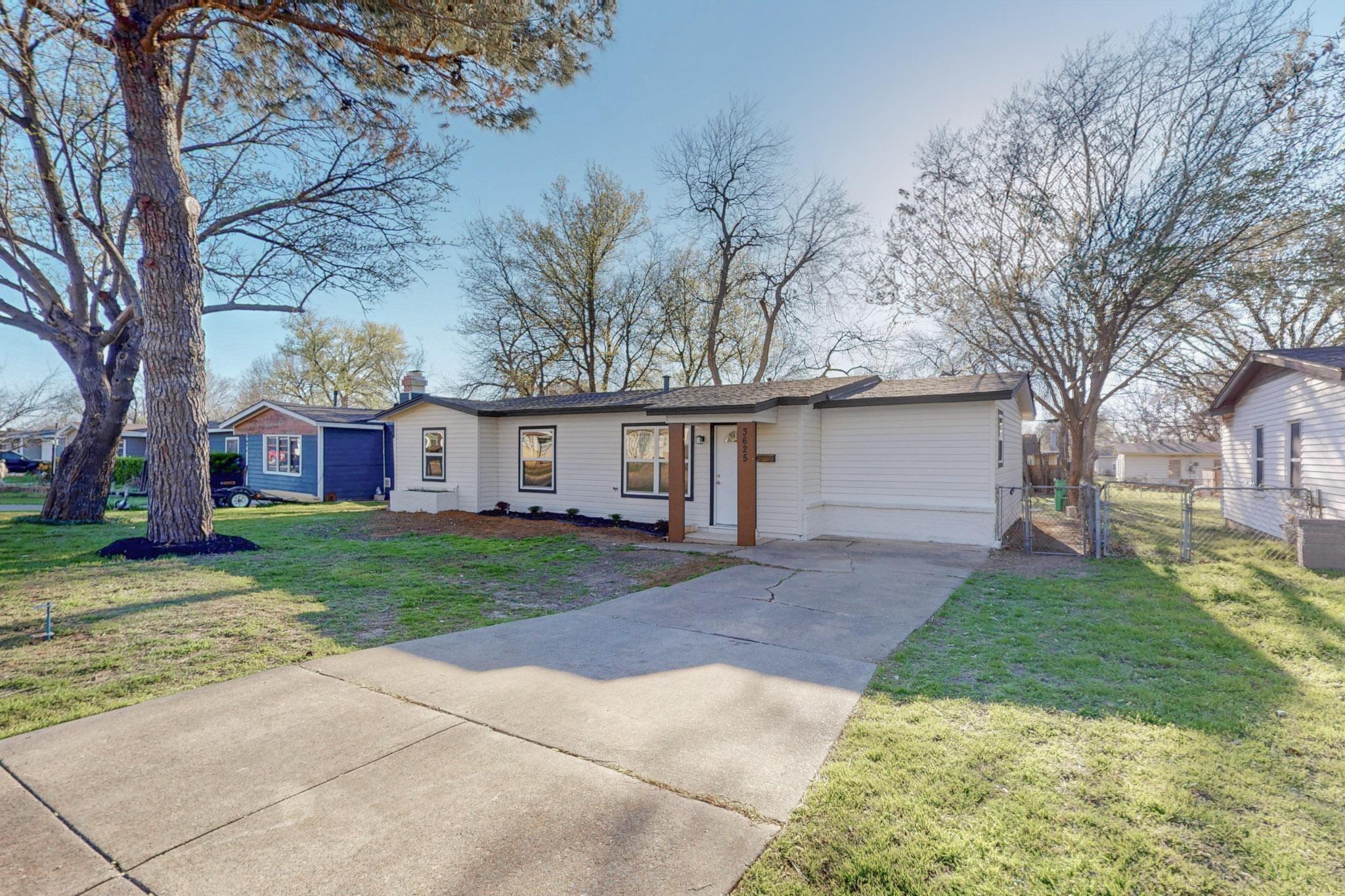 Oakwood St, Haltom City, TX 76117