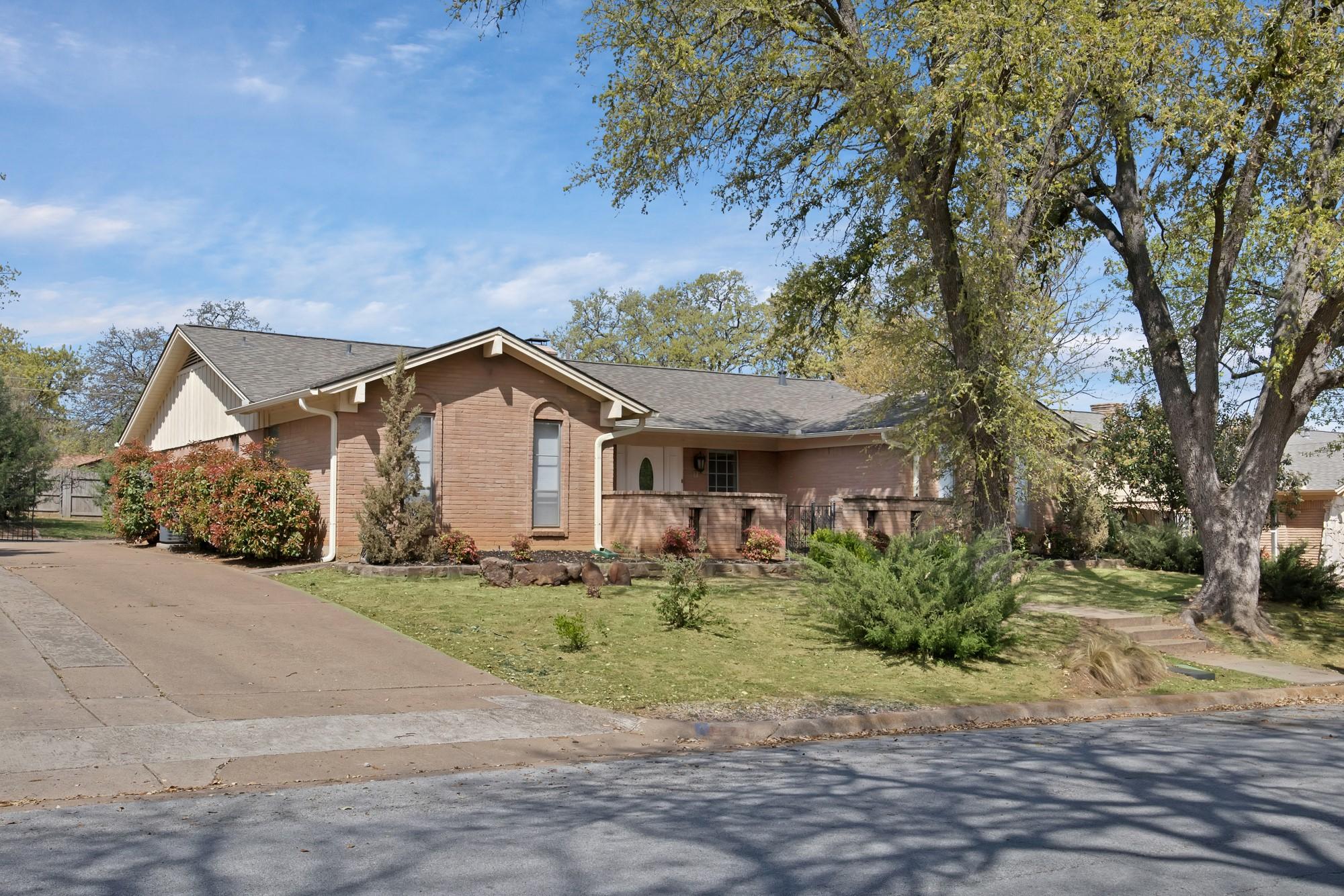 Wreyhill Dr, Hurst, TX 76053