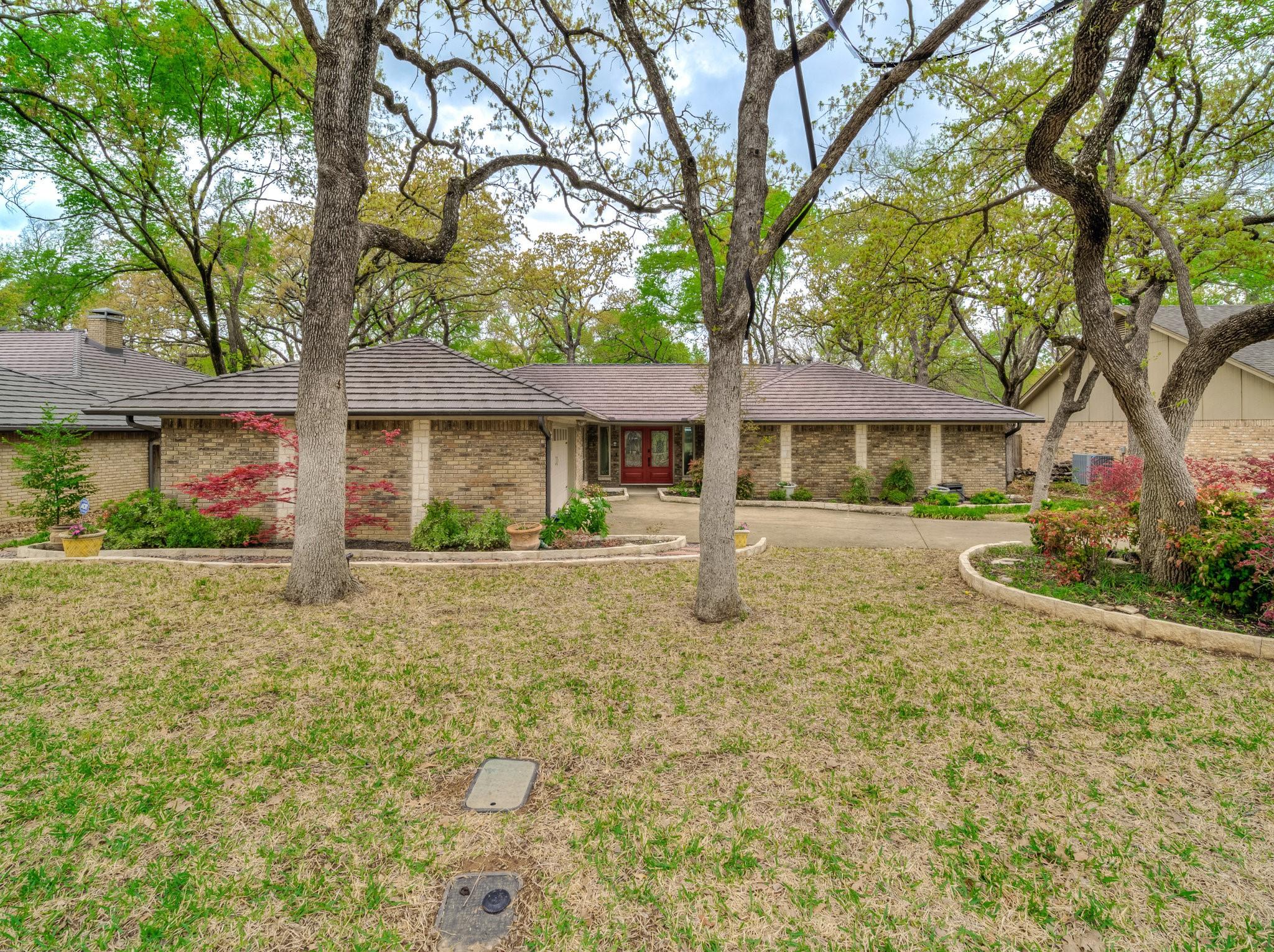 Chapel Springs Ct, Arlington, TX 76017