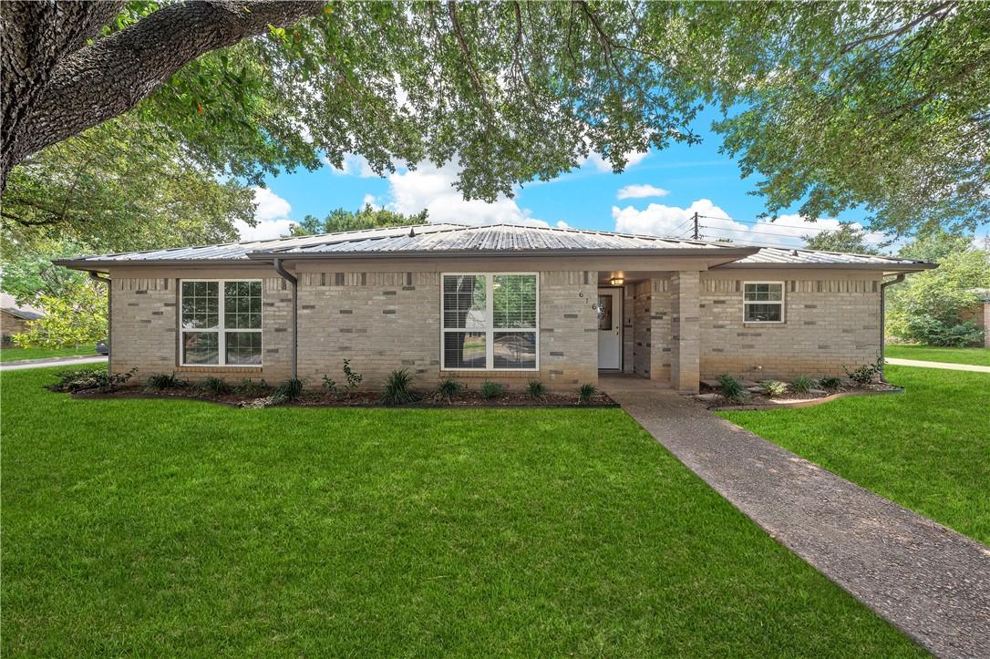 Regina Dr, Hewitt, TX 76643