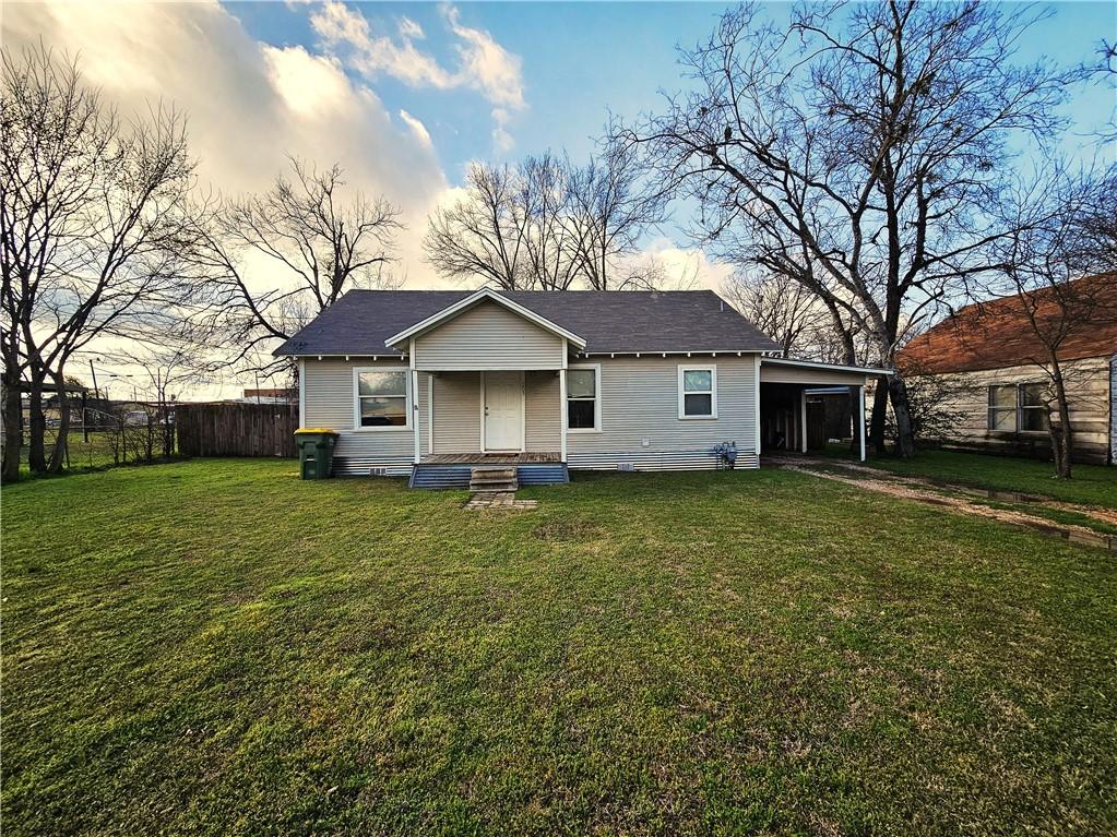 N Rusk St, Groesbeck, TX 76642