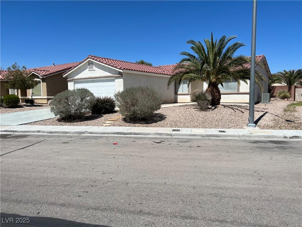 Honeysuckle Ave, North Las Vegas, NV 89031