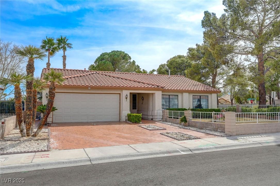 Rocky Shore Dr, Las Vegas, NV 89117