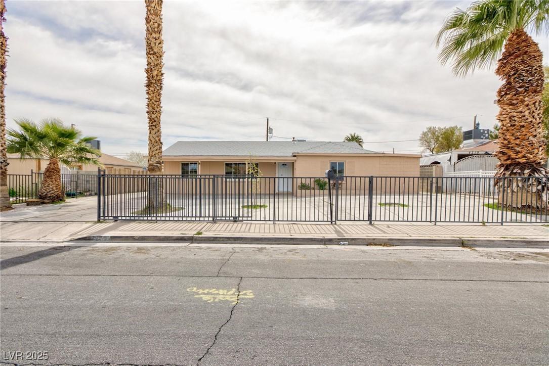 Hayes Pl, Las Vegas, NV 89107