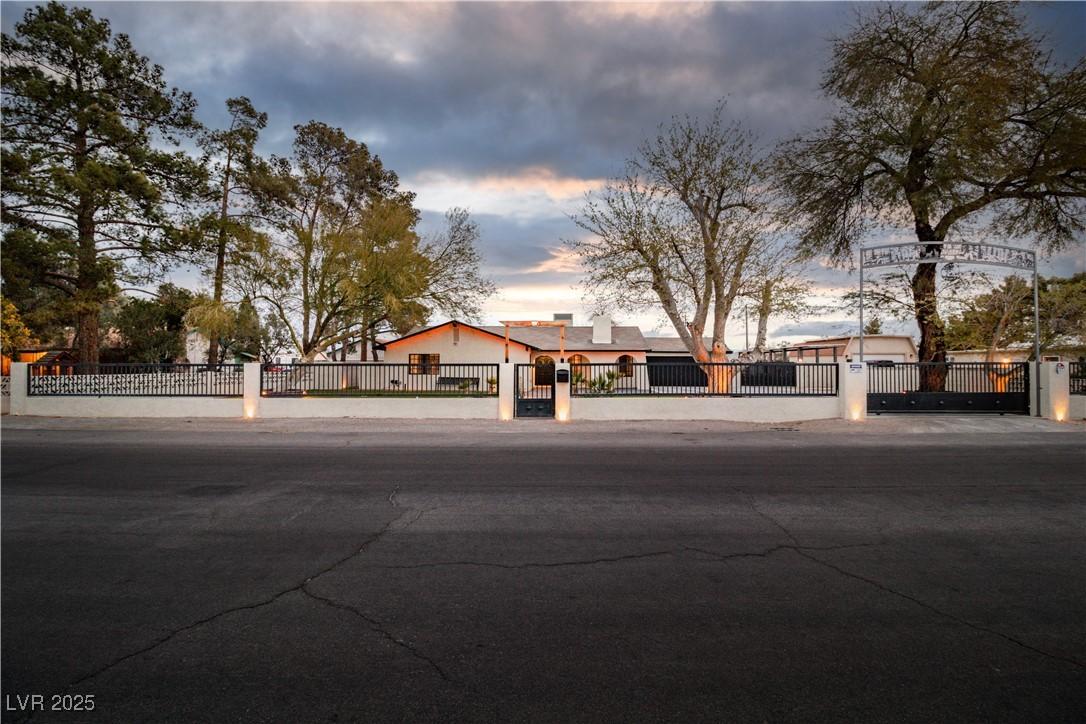 N Torrey Pines Dr, Las Vegas, NV 89130
