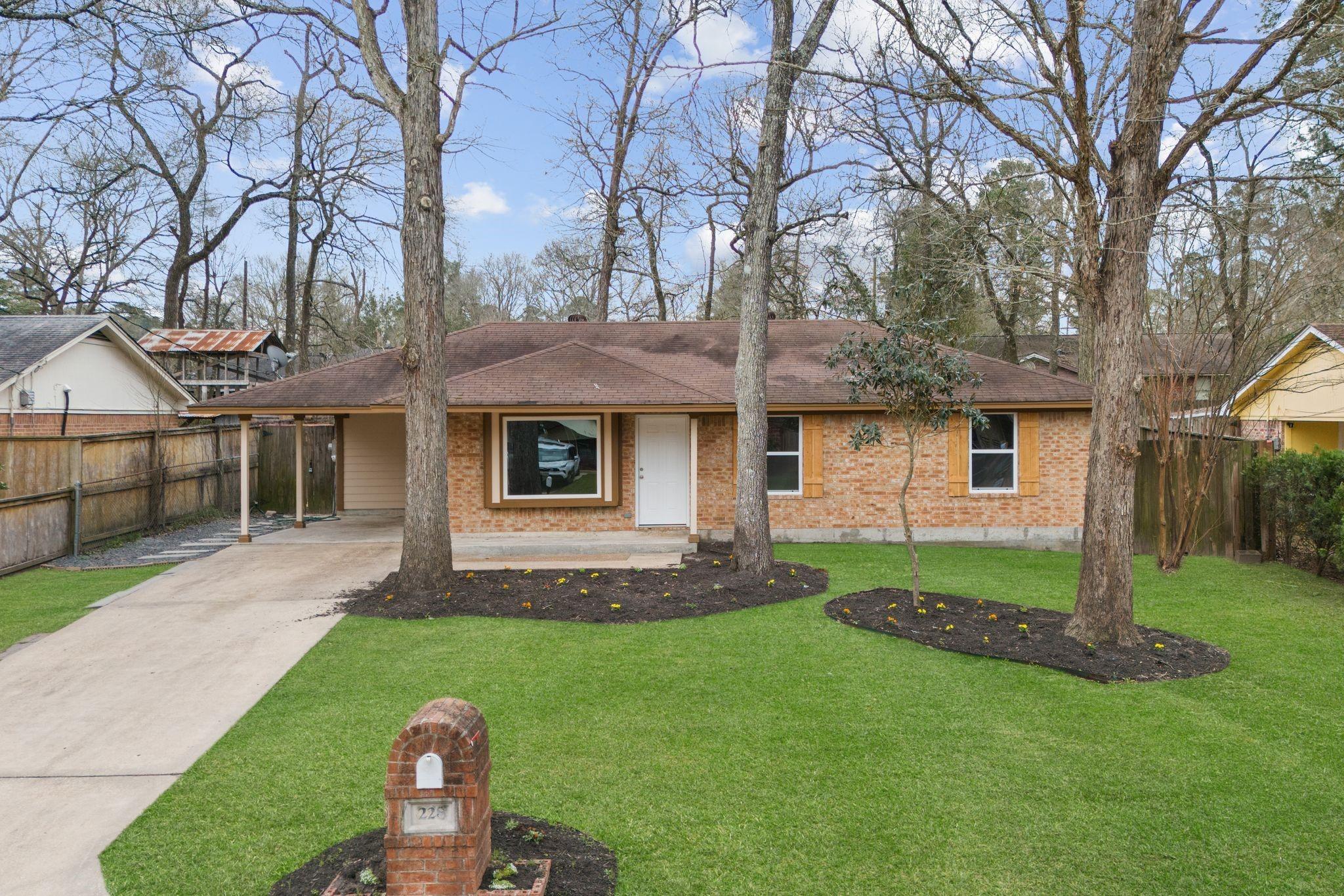 N Forest Dr, Willis, TX 77378