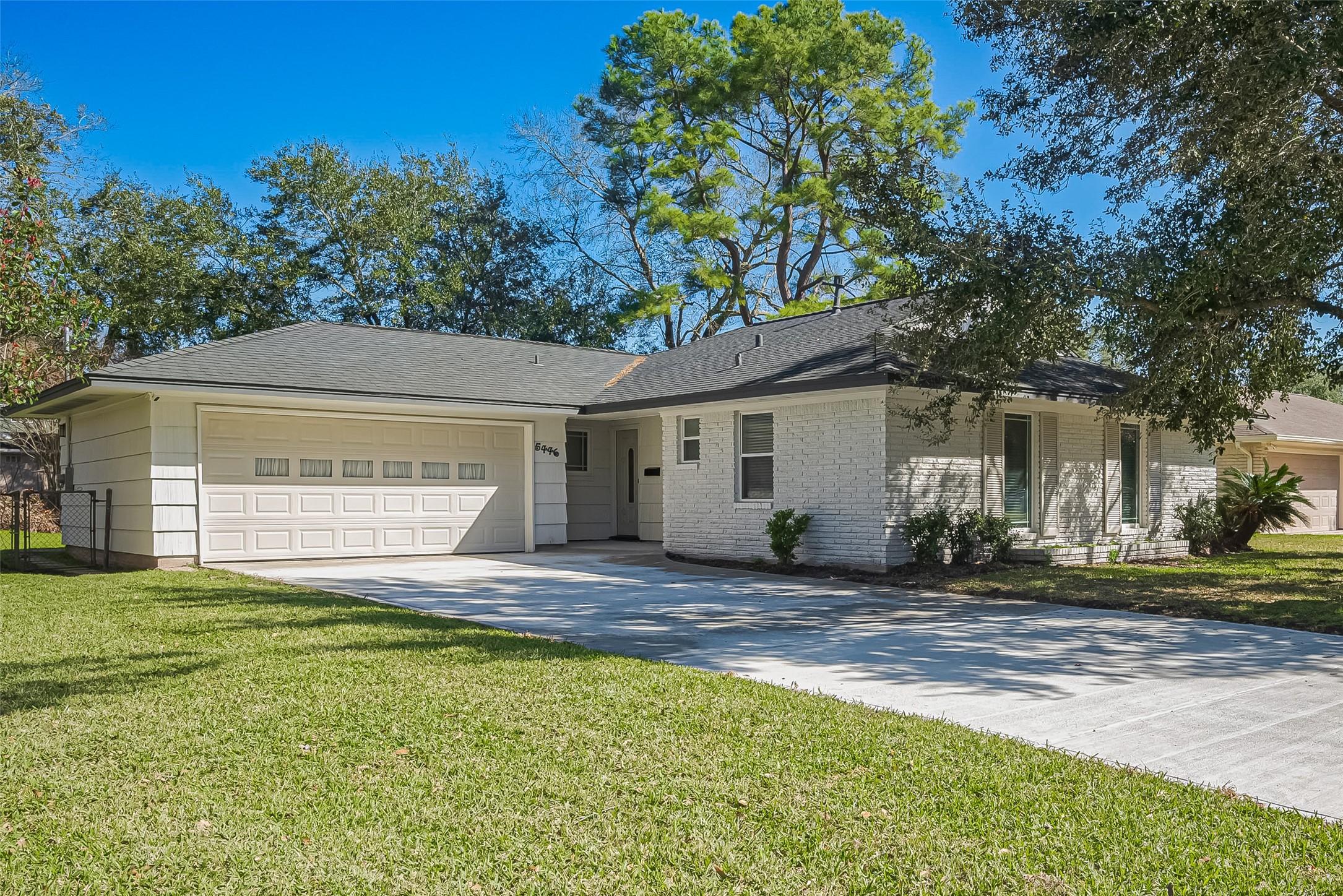 Briarbend Dr, Houston, TX 77096
