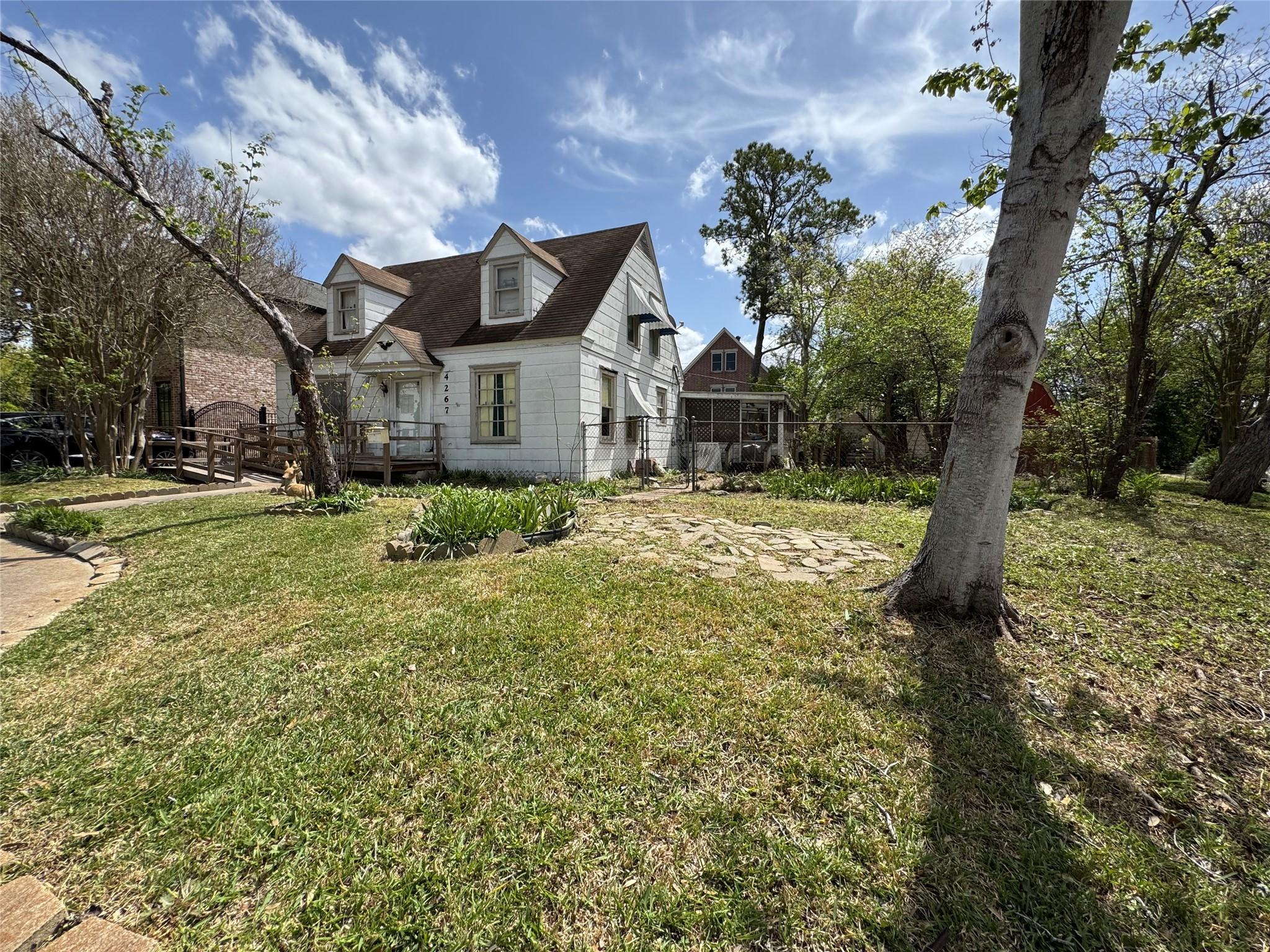 S Judson, Houston, TX 77005