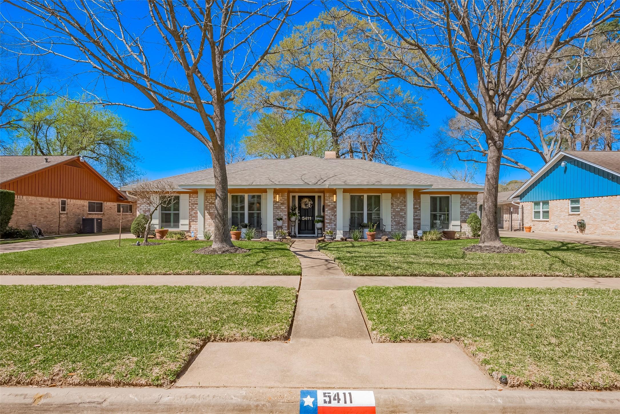 Candlecrest Dr, Houston, TX 77091