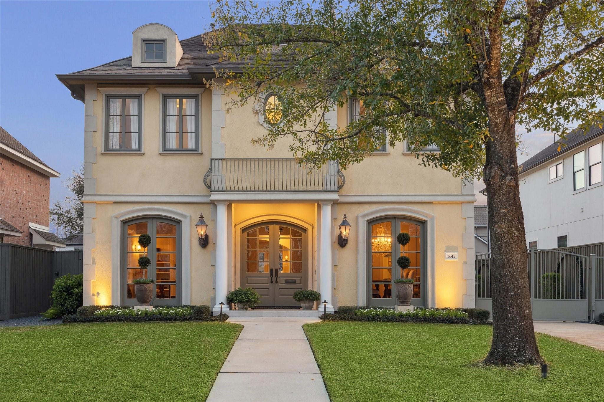 Aspen St, Bellaire, TX 77401