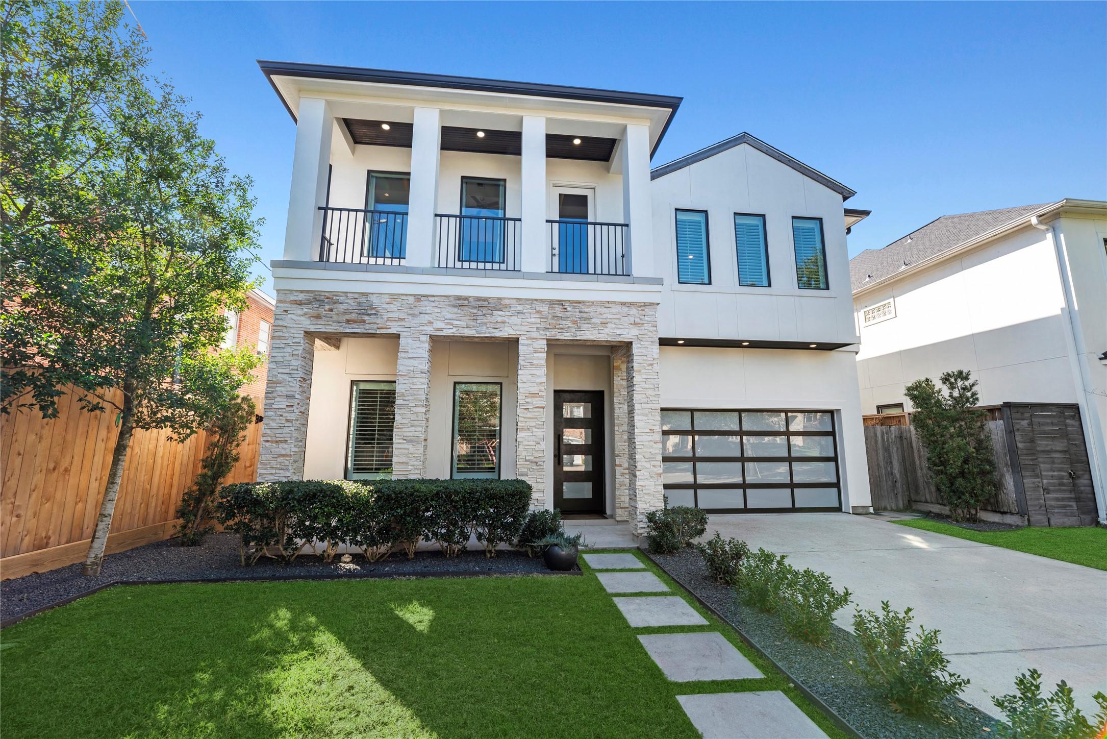 E College St, Houston, TX 77005