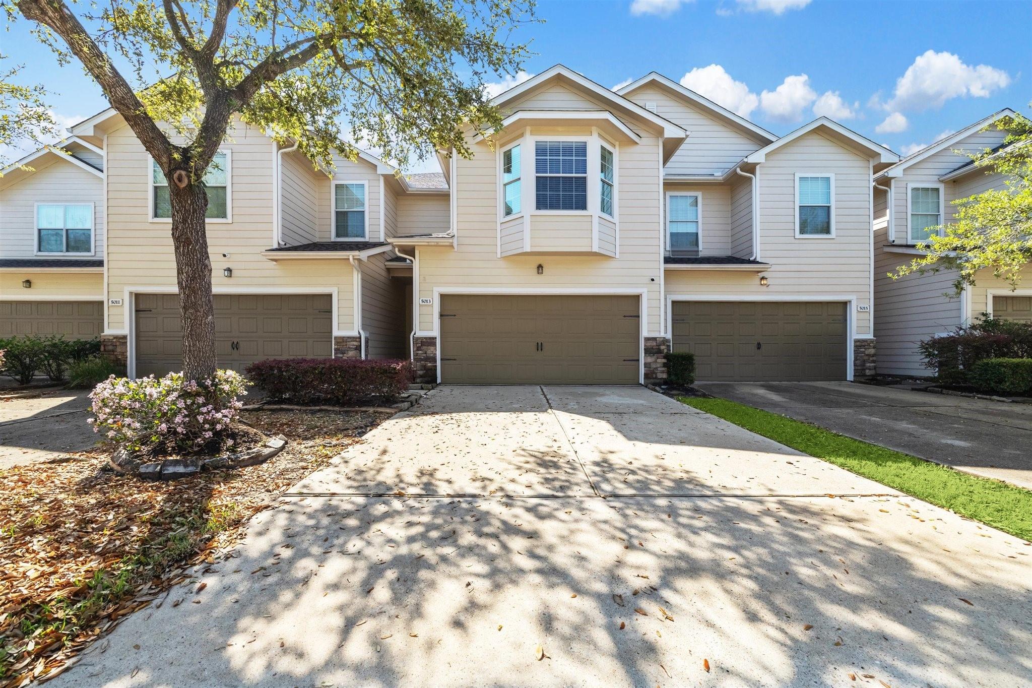 Dartmoor Ridge Trl, Houston, TX 77066