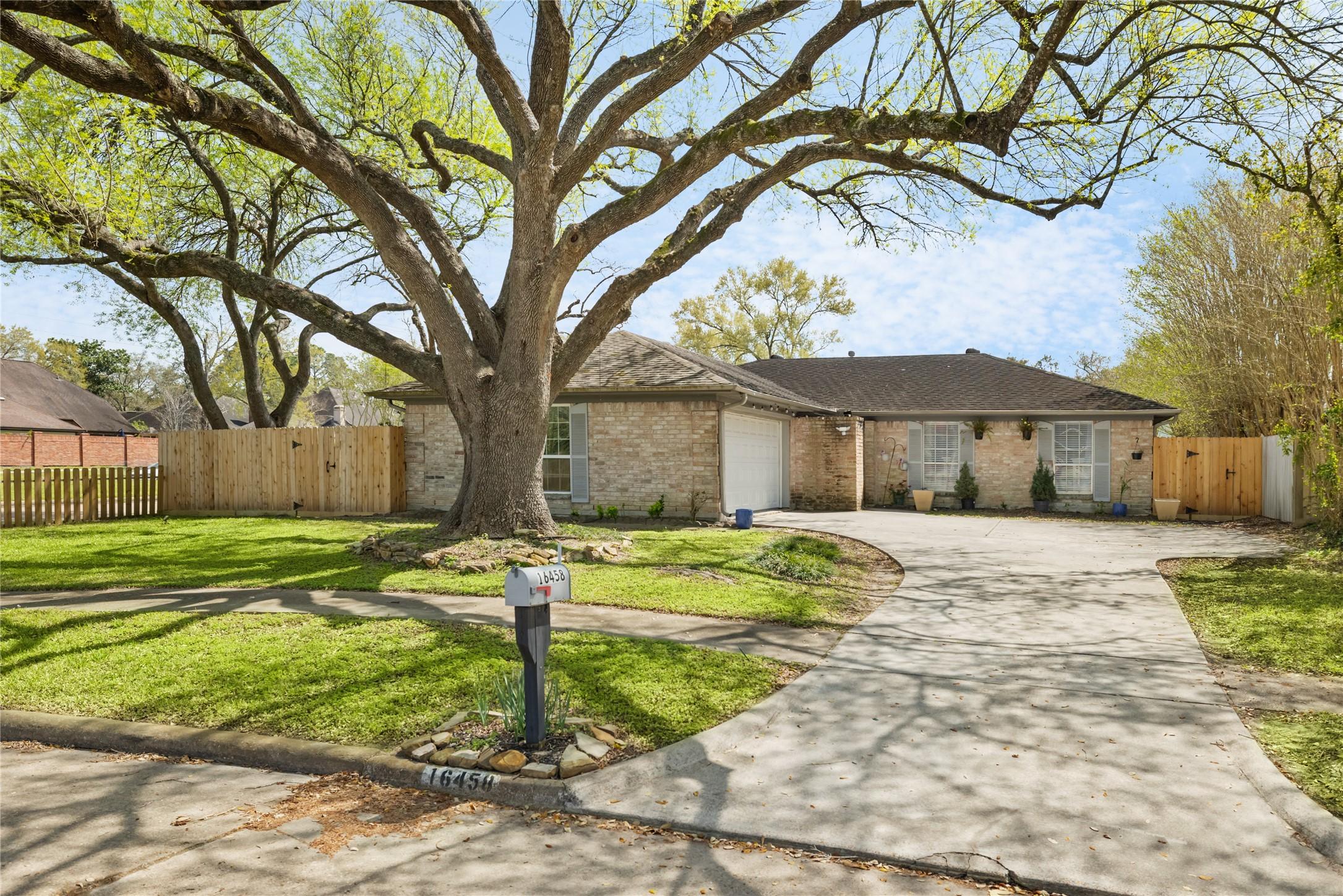 Brookford Dr, Houston, TX 77059
