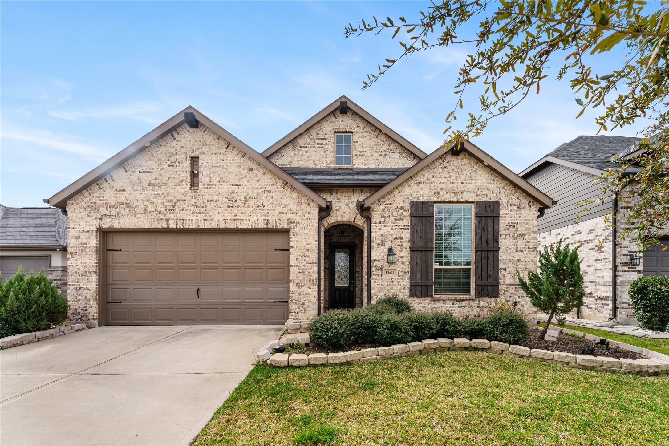 Albany Oaks Ln, Richmond, TX 77407