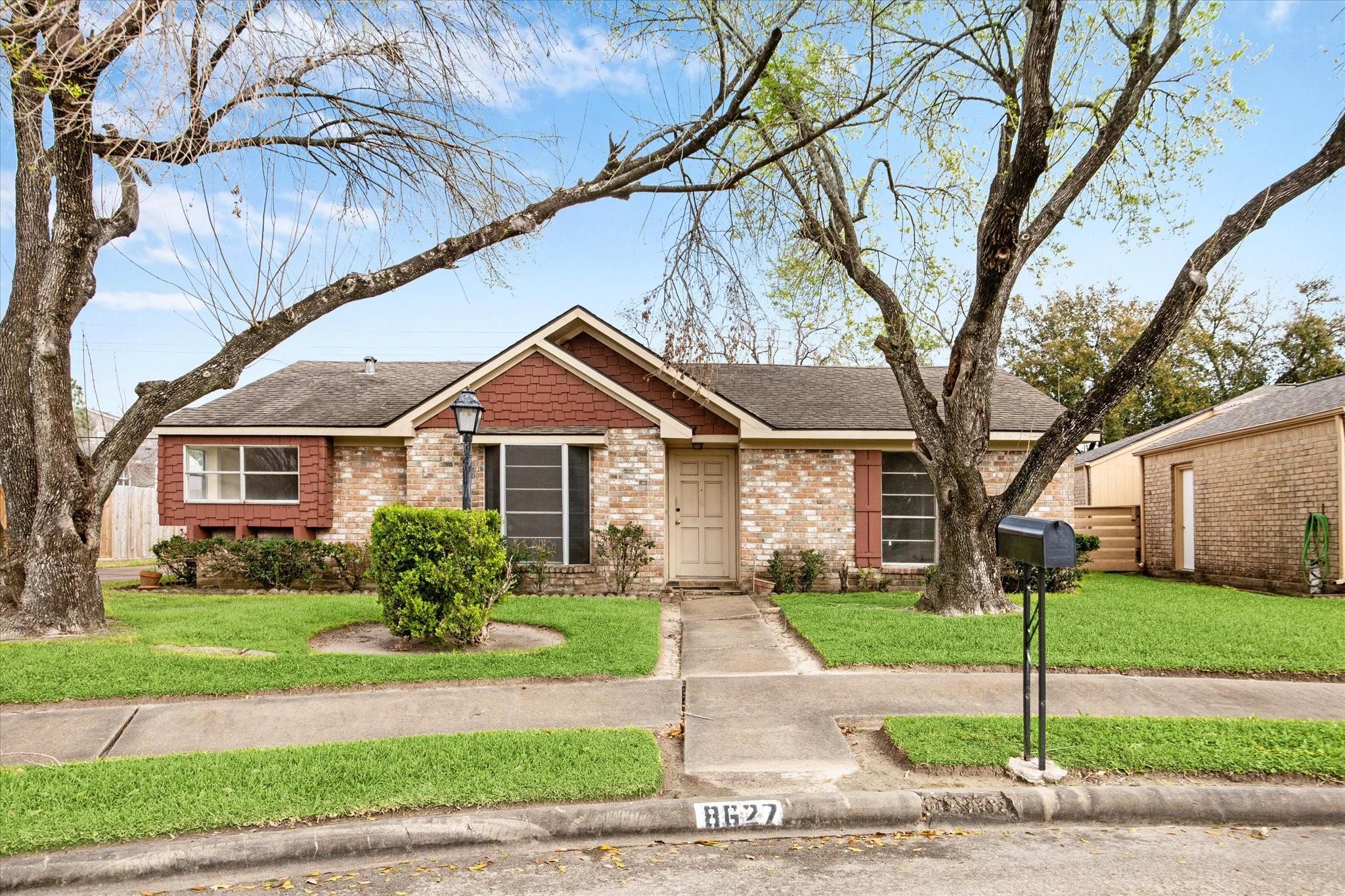 Heatherview Dr, Houston, TX 77099