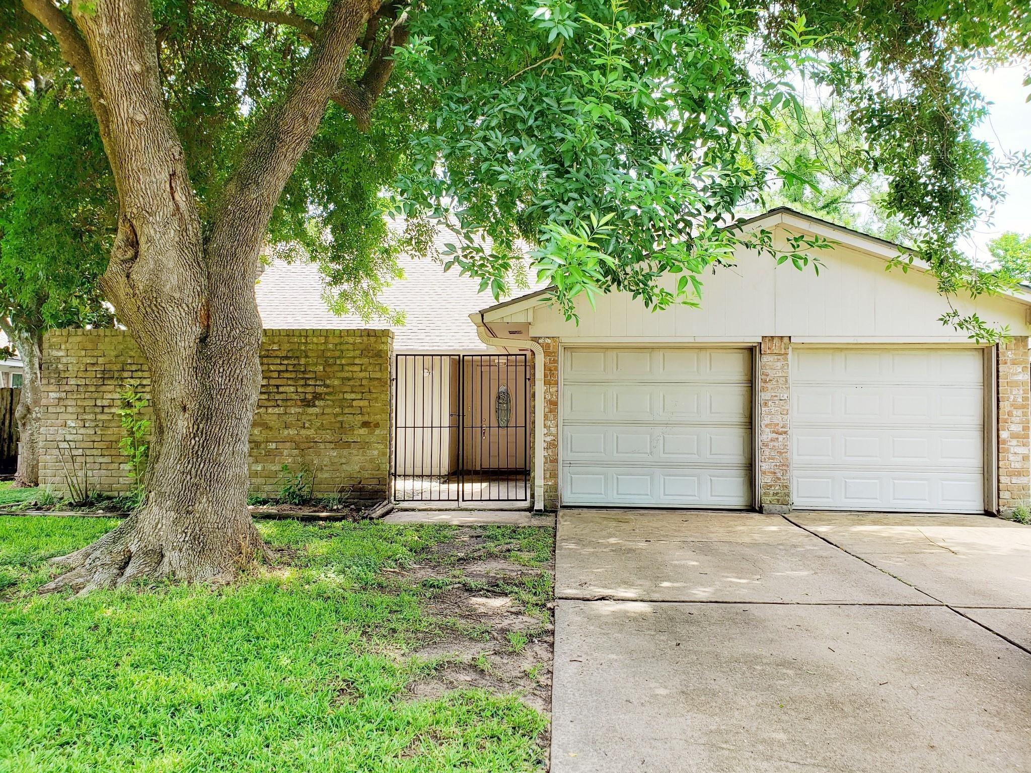 Stonehaven Dr, Houston, TX 77059