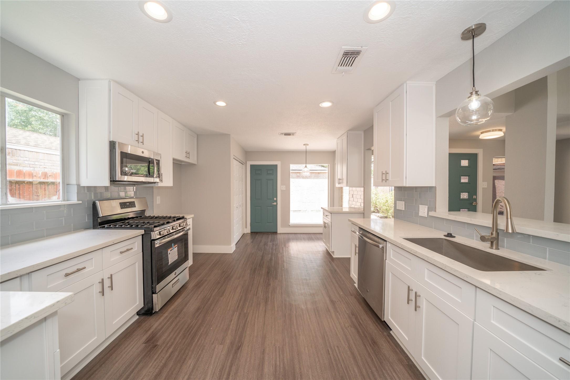Turf Valley Dr, Houston, TX 77084