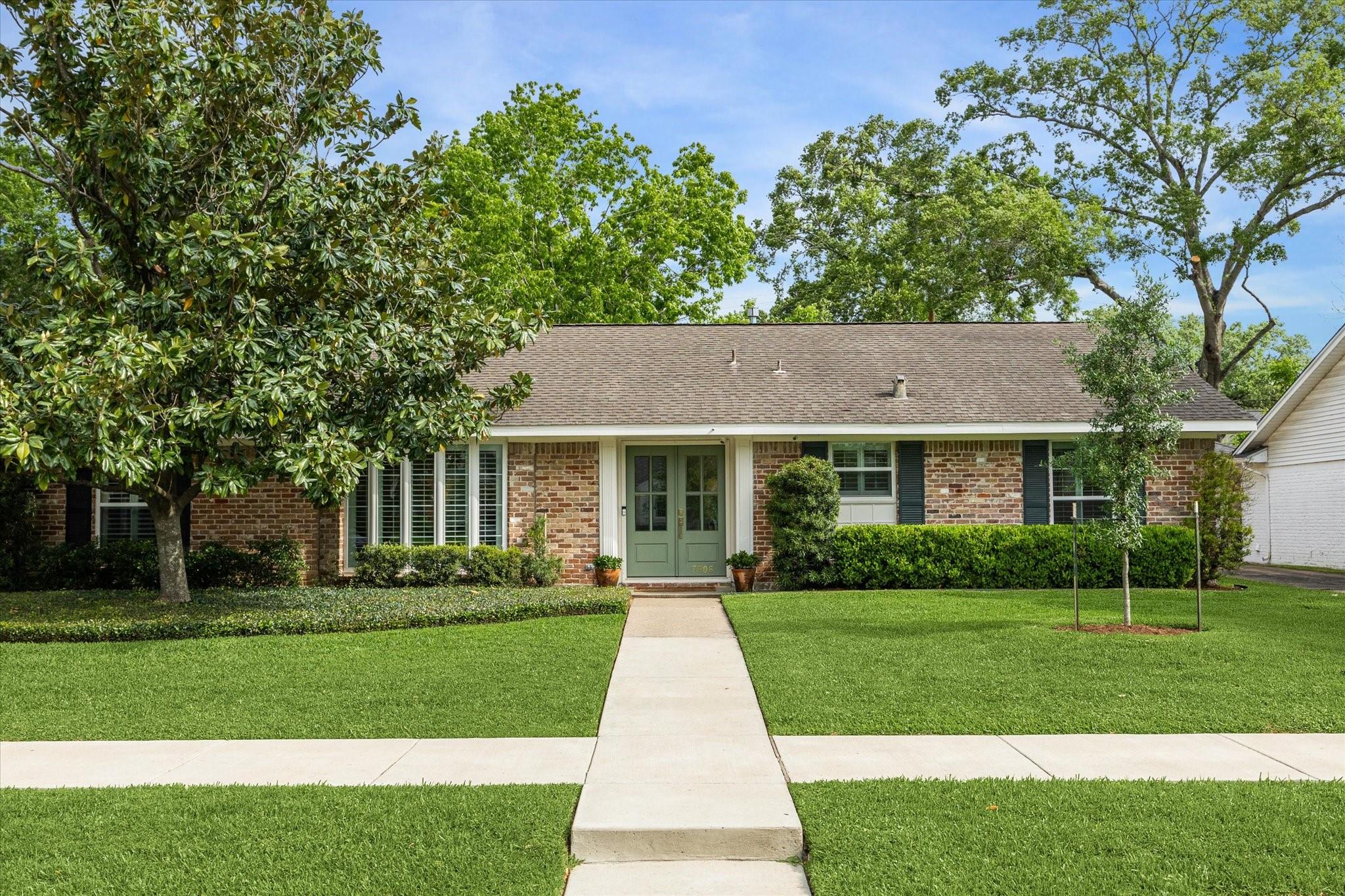Meadowglen Ln, Houston, TX 77063