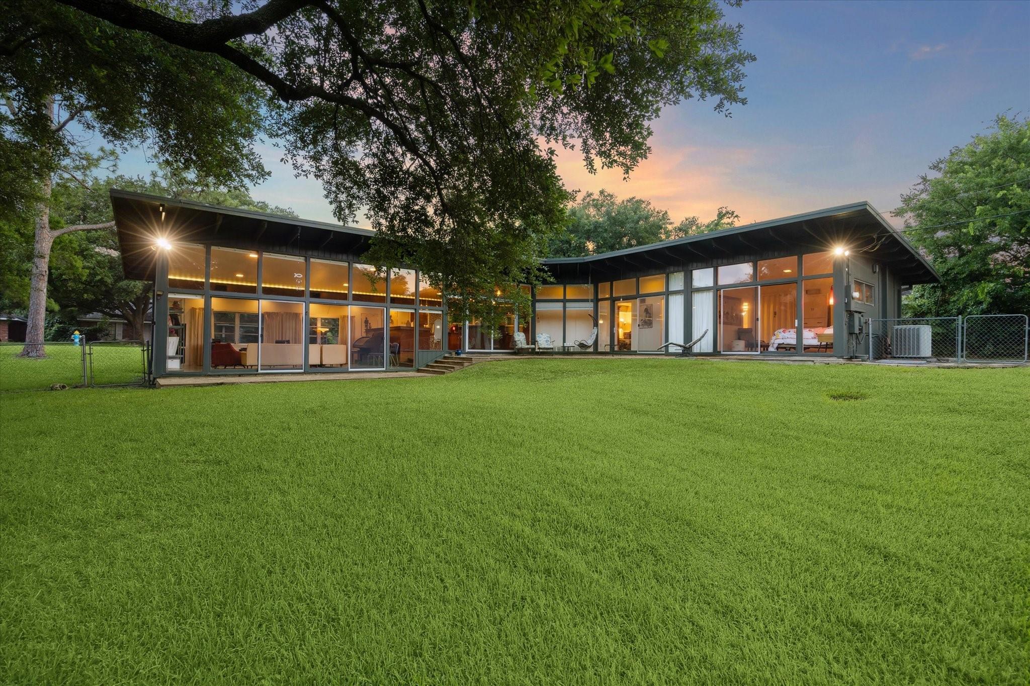 Glenview Dr, Houston, TX 77061