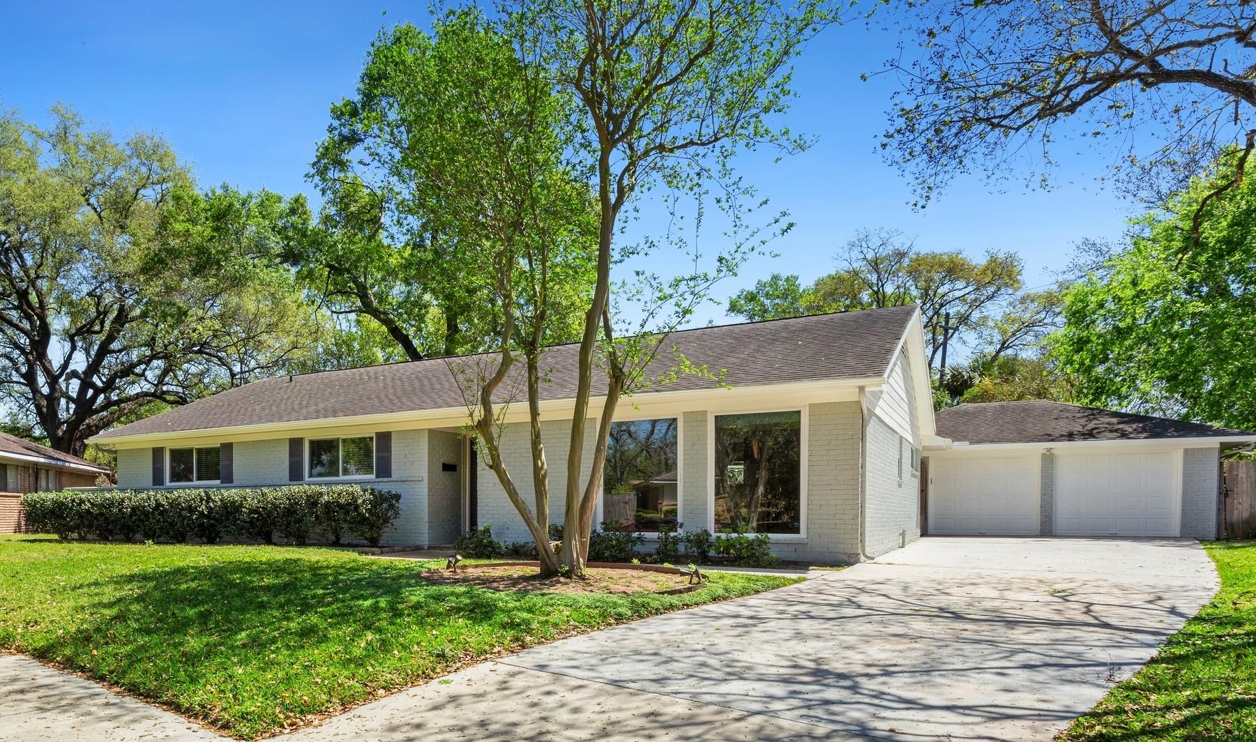 Ettrick Dr, Houston, TX 77035