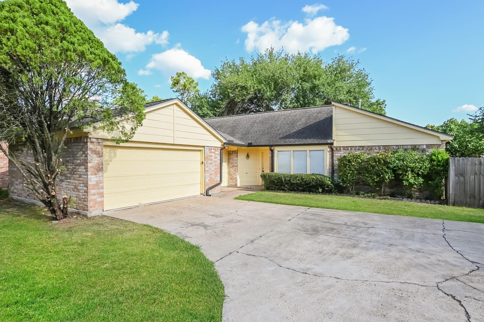 Meisterwood Dr, Houston, TX 77065