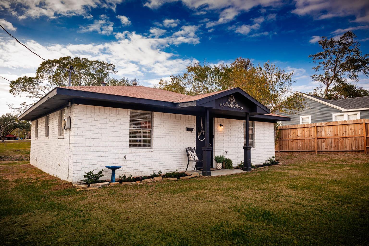 N Granville St, Bellville, TX 77418