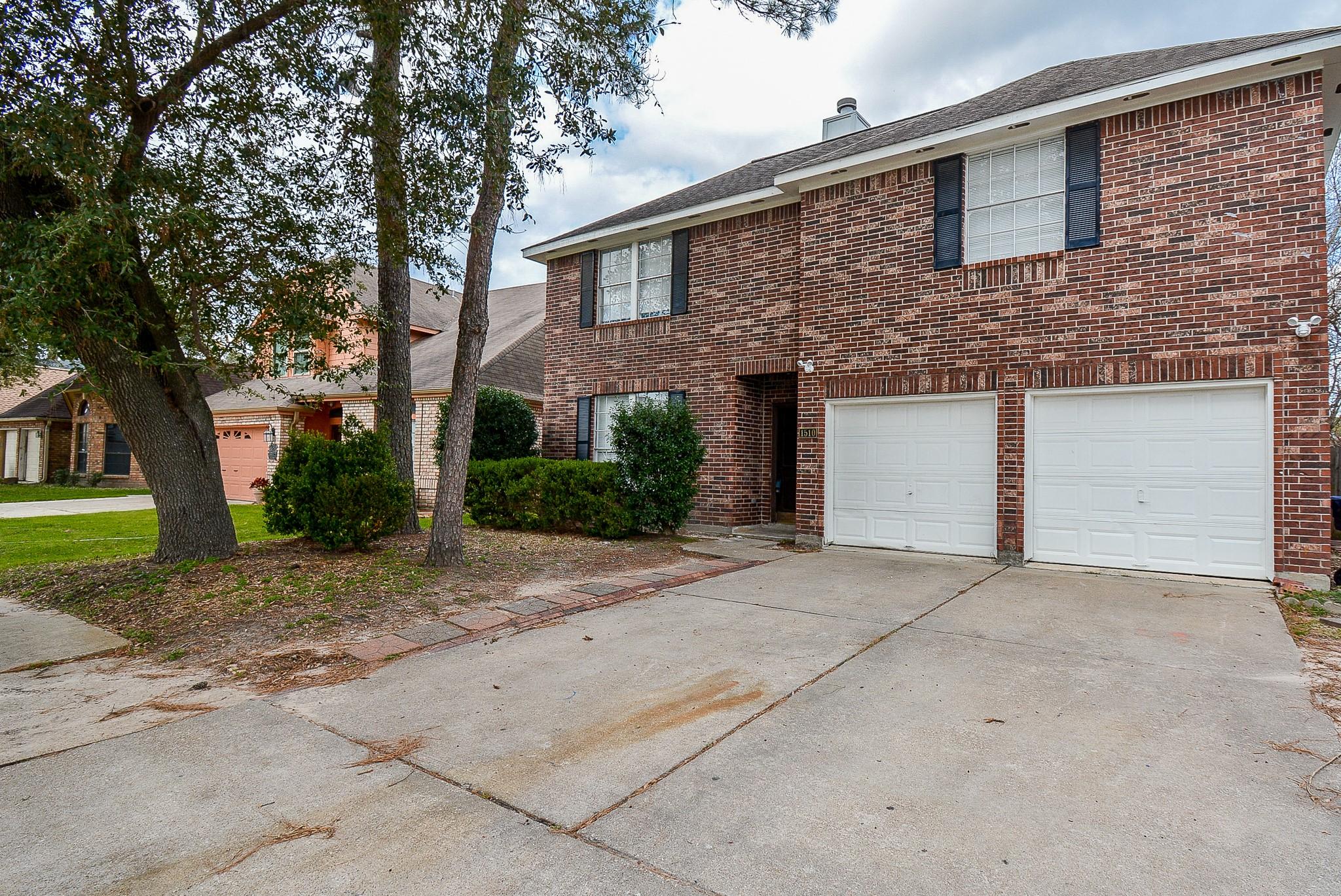 Plumwood Dr, Houston, TX 77014