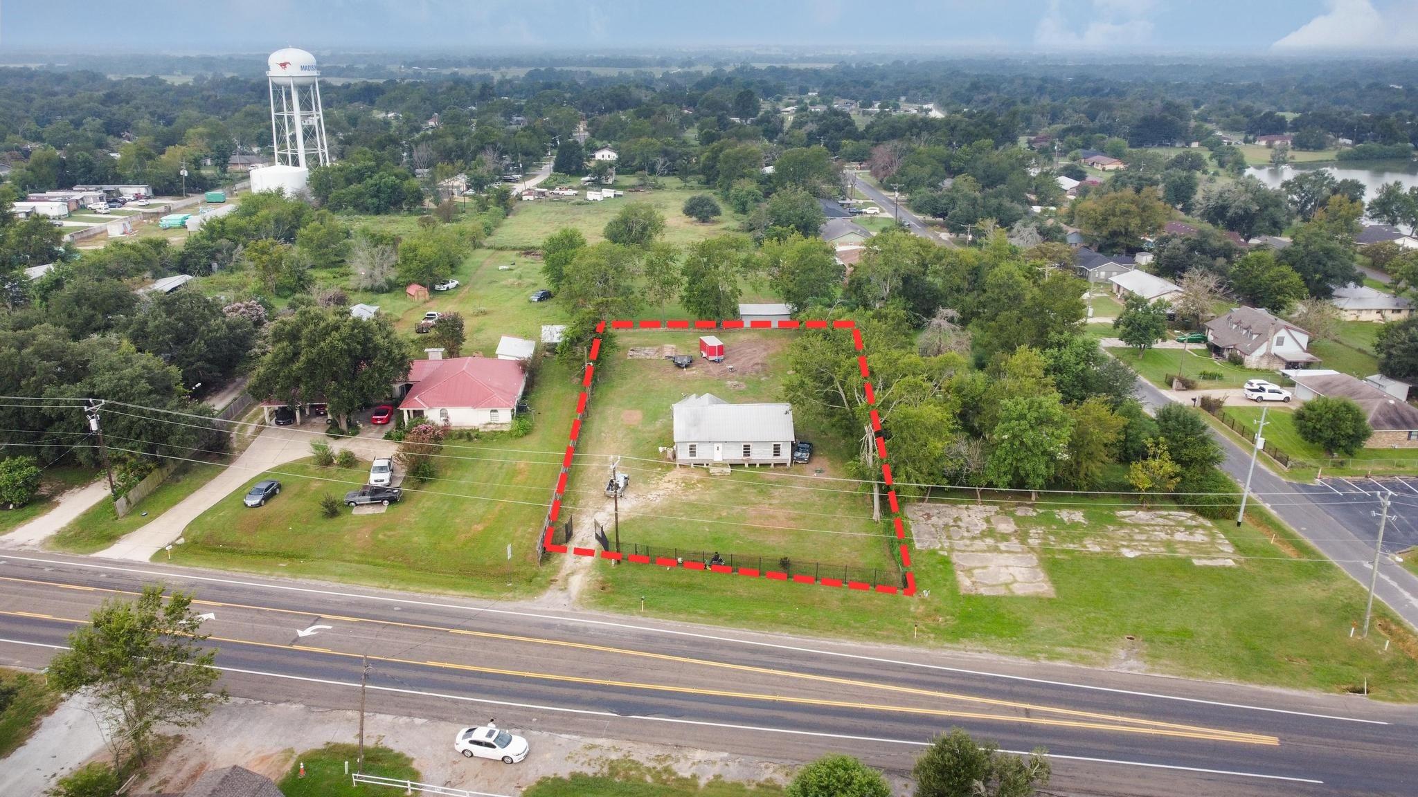 N May St, Madisonville, TX 77864