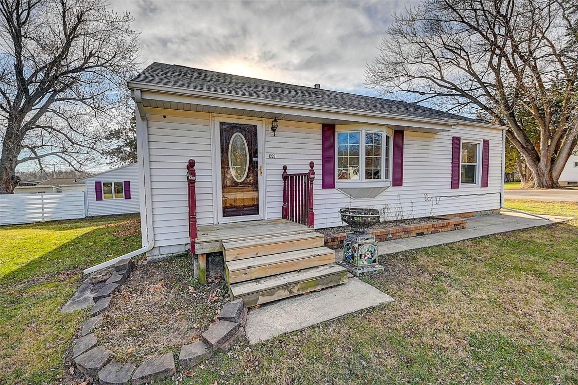 2nd St, Cedar Rapids, IA 52403
