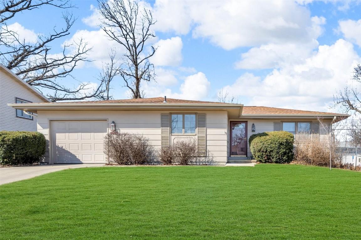 Aspen Ln Ne, Cedar Rapids, IA 52402