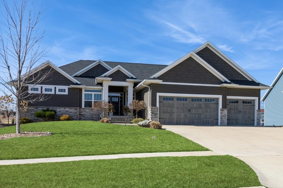 Eastview Ave, Marion, IA 52302